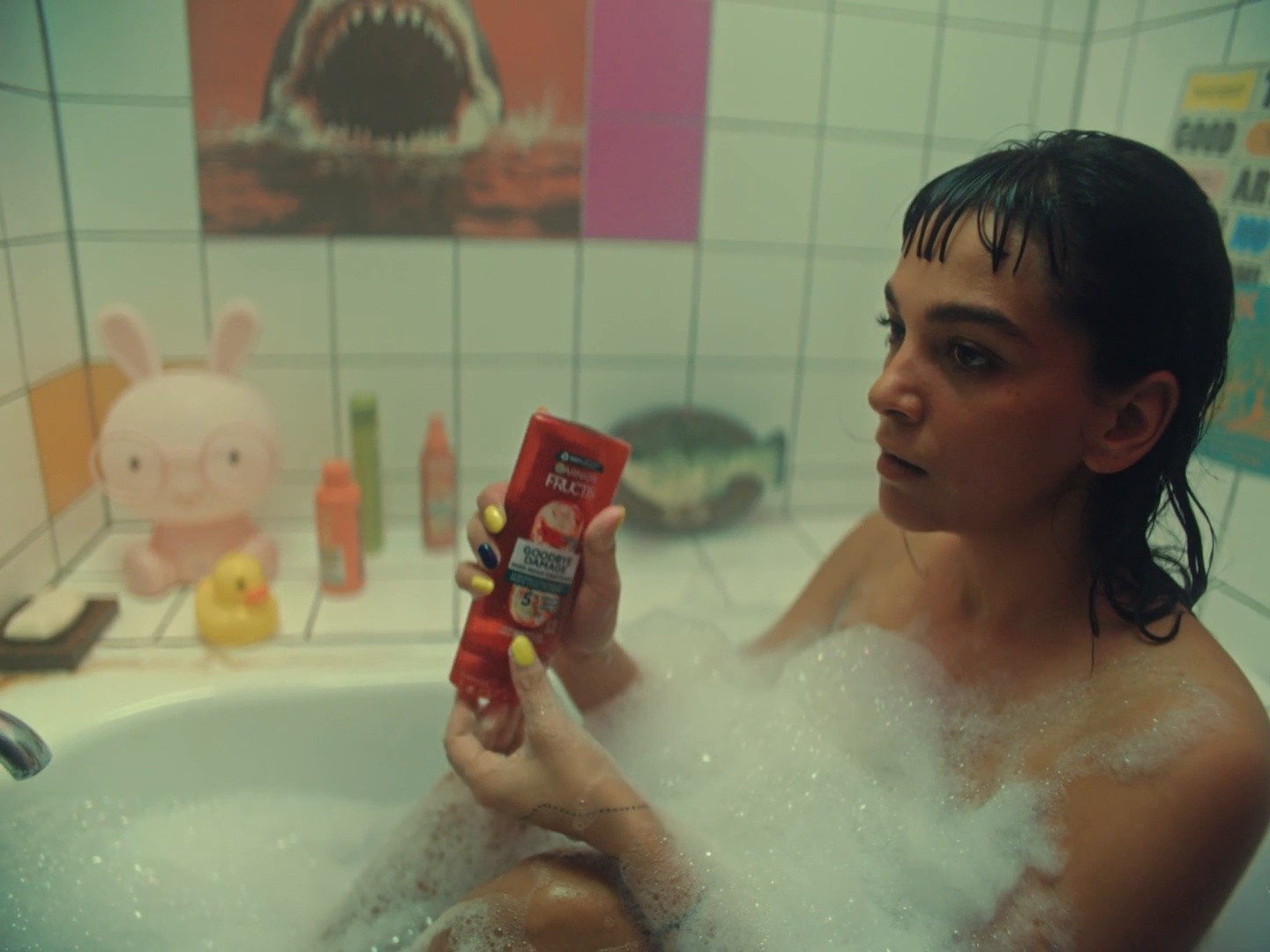 GARNIER FRUCTIS - SHAMPOO SNITCH (2025) —  shot,  lighting