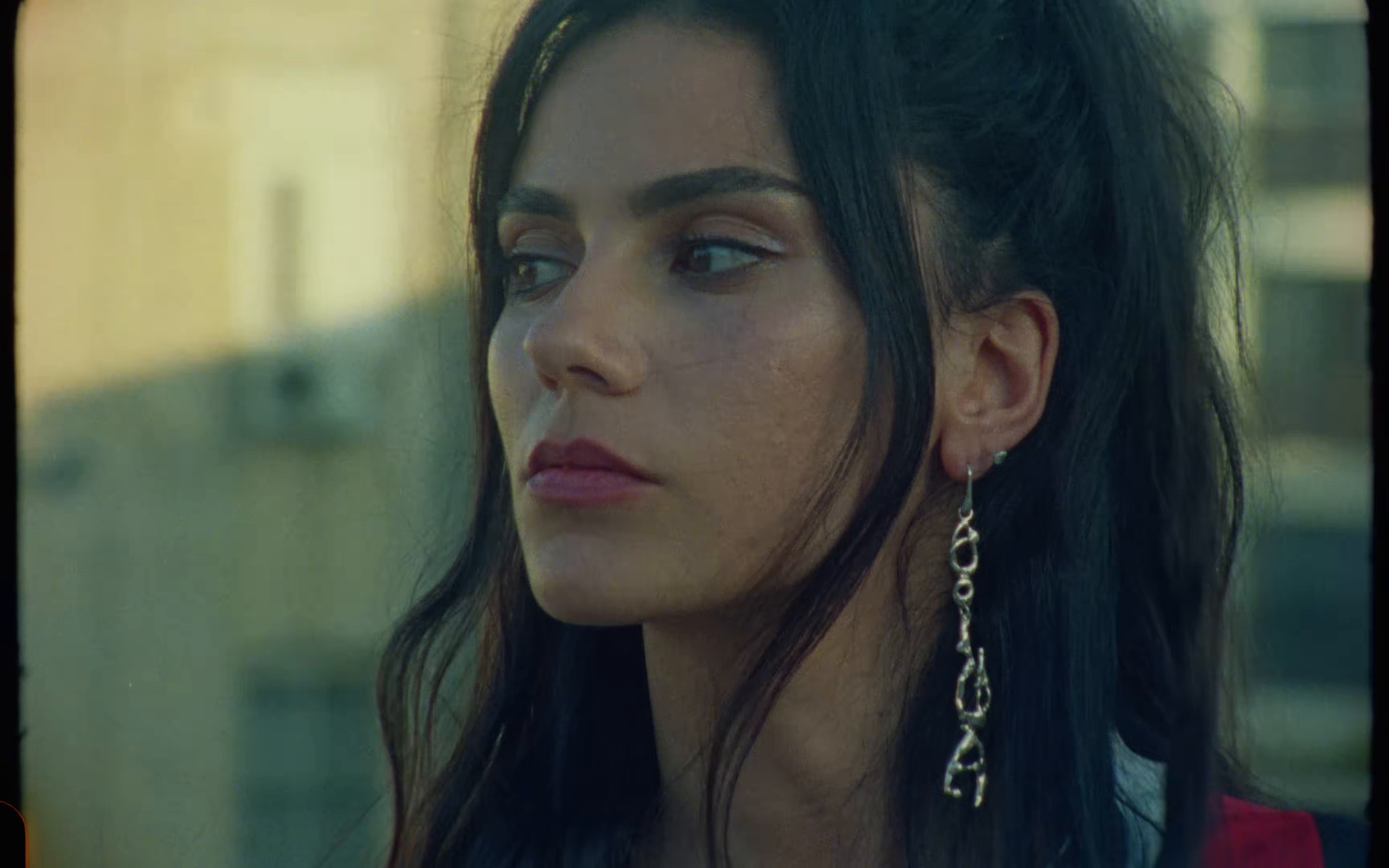 תן לי את האששש (2024) —  shot,  lighting