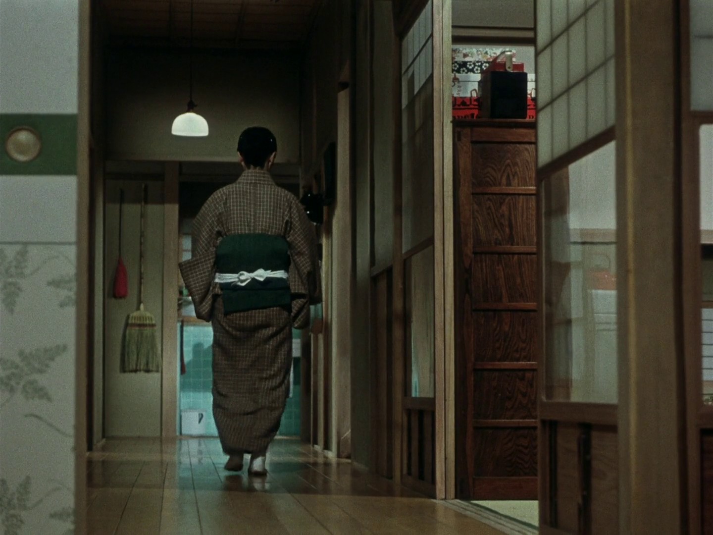 Equinox Flower (1958) —  shot,  lighting