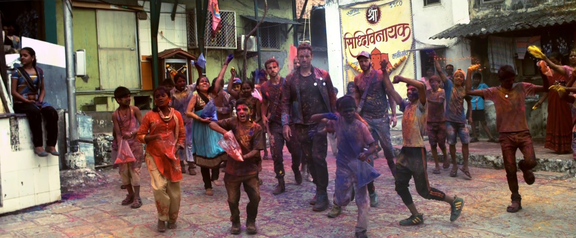 Hymn For The Weekend (2016) —  shot,  lighting