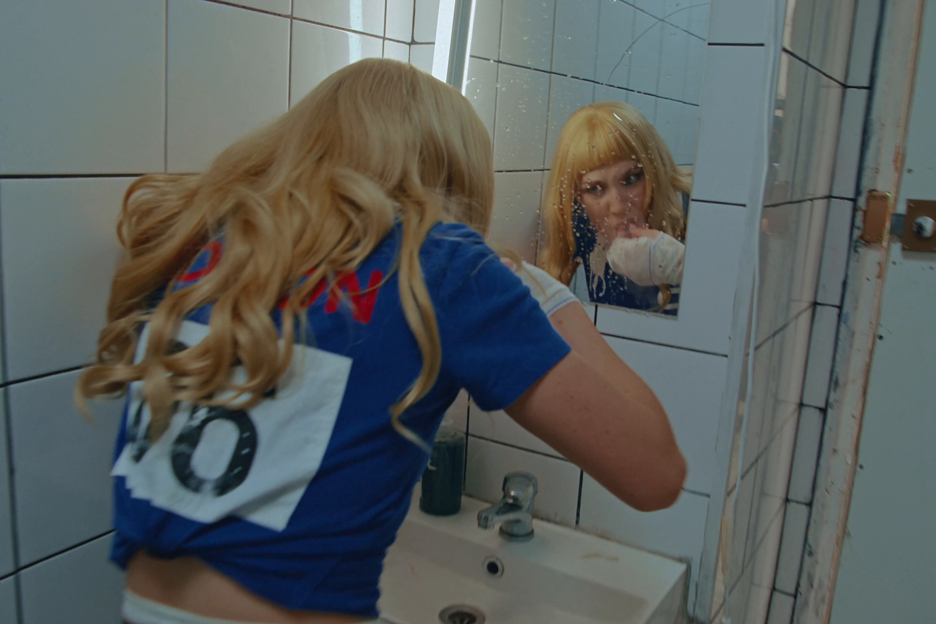 LONDONTOWN (2025) —  shot,  lighting