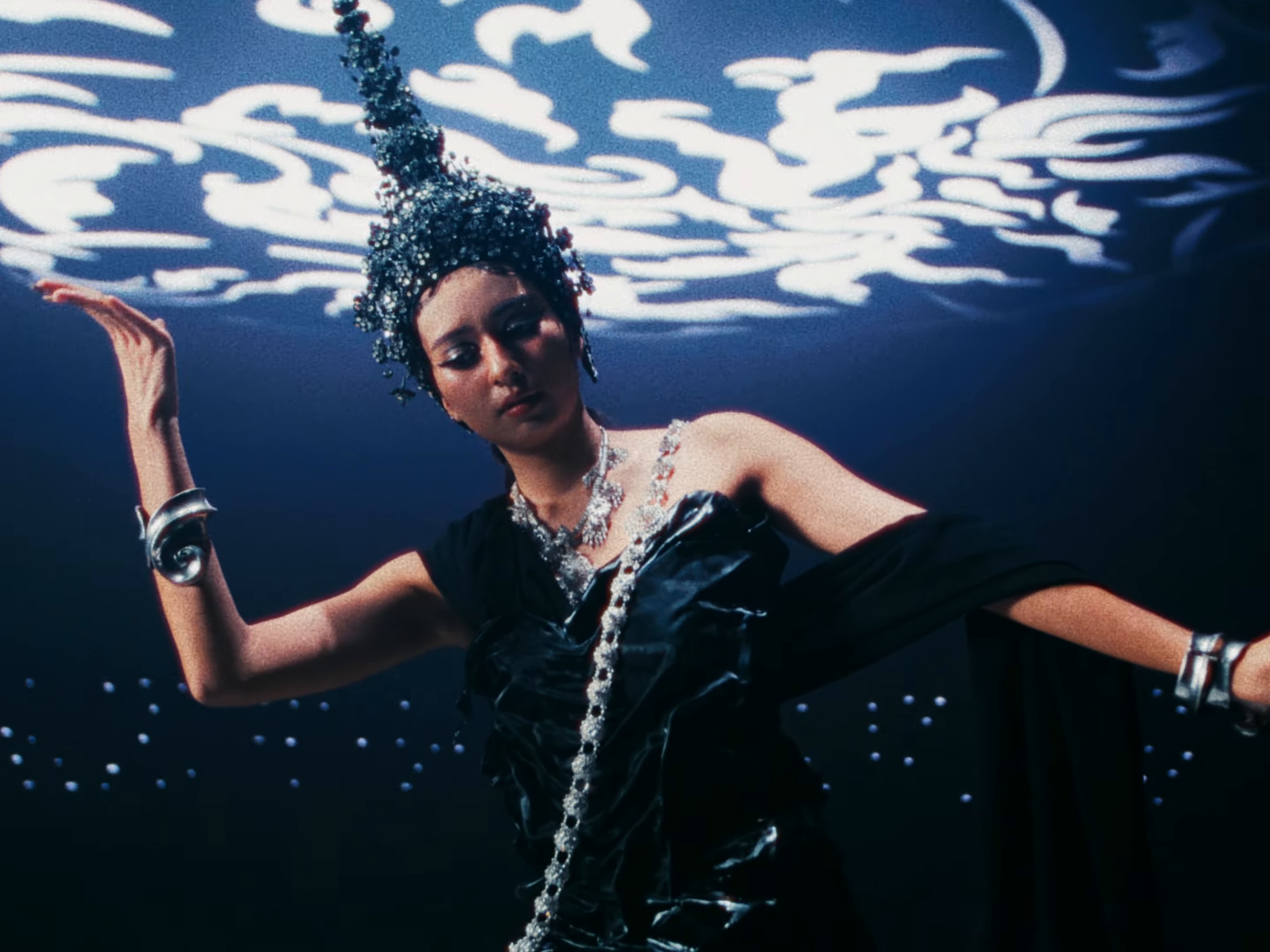 Aoeng Aoey (2024) —  shot,  lighting