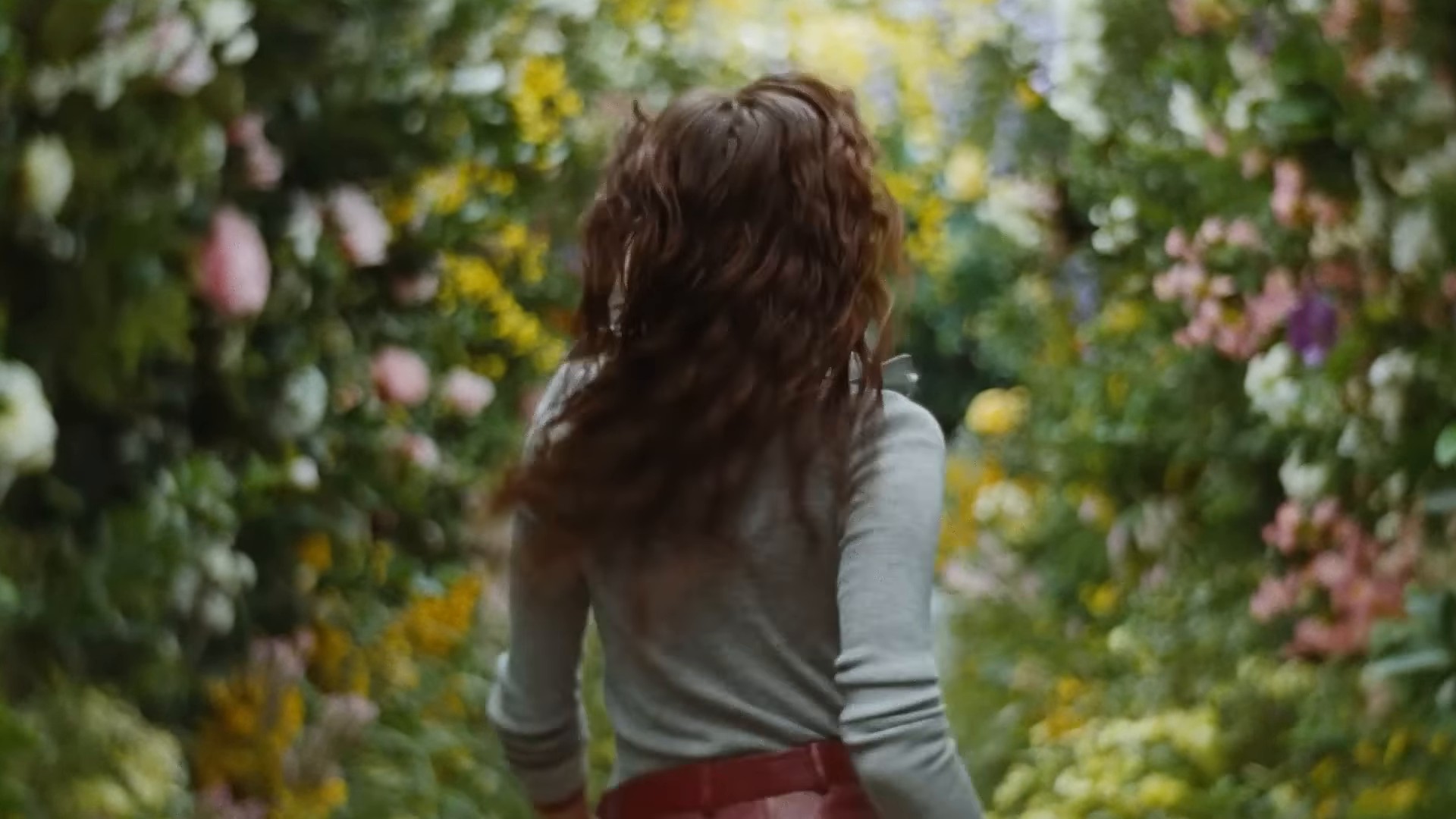 Miley Cyrus for Gucci Flora (2024) —  shot,  lighting