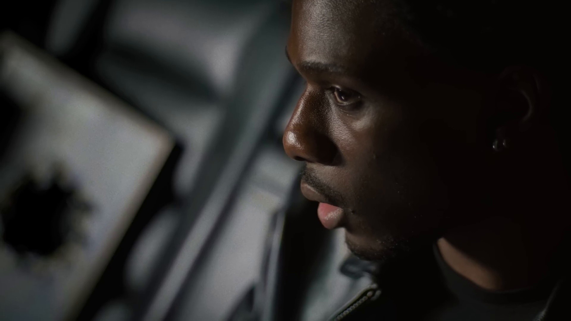 Le Mur du Salon (2025) —  shot,  lighting