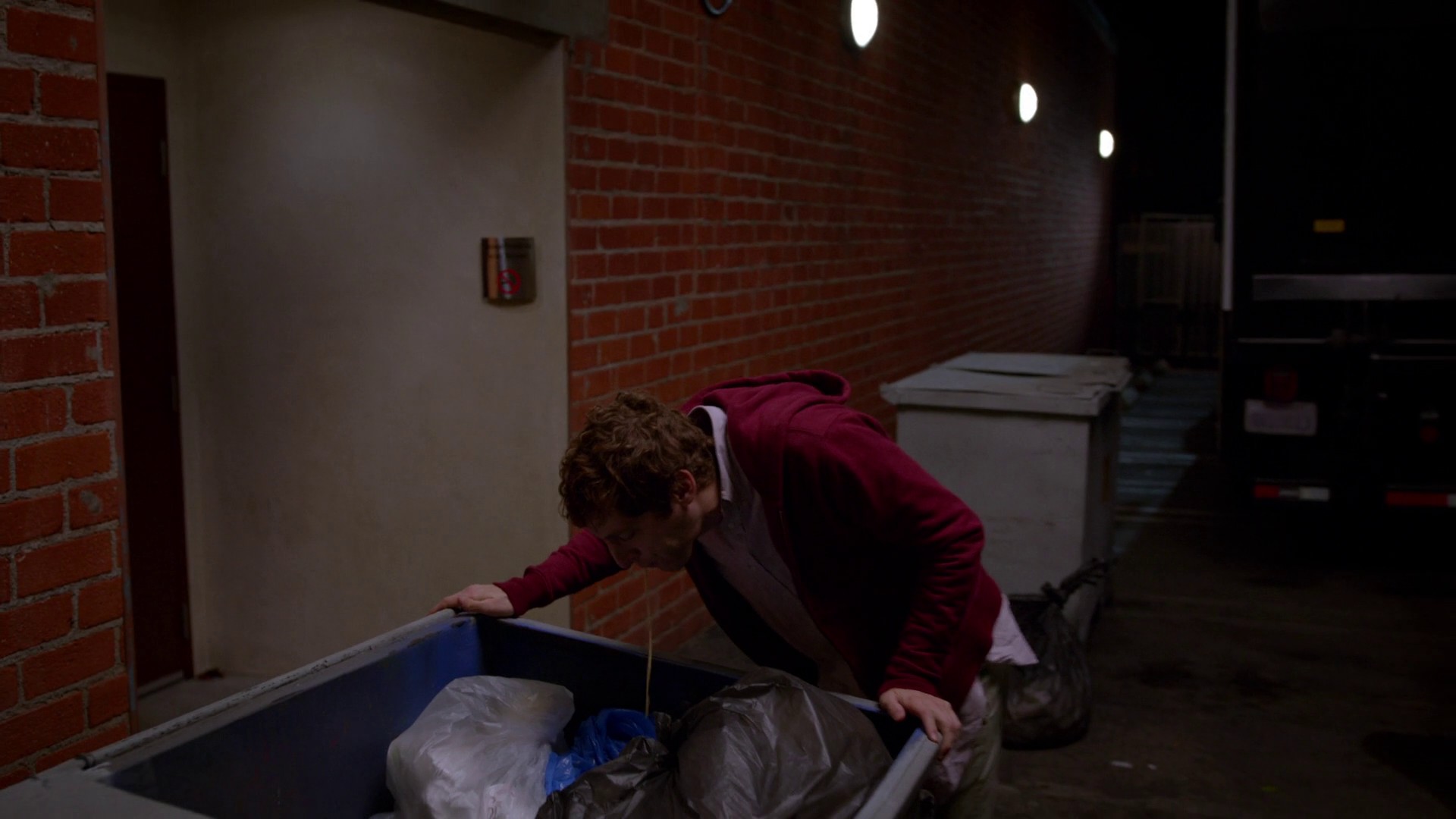 Optimal Tip-To-Tip Efficiency (2014) —  shot,  lighting