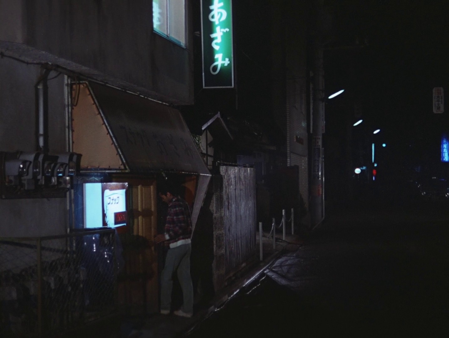 Distant Thunder (1981) —  shot,  lighting