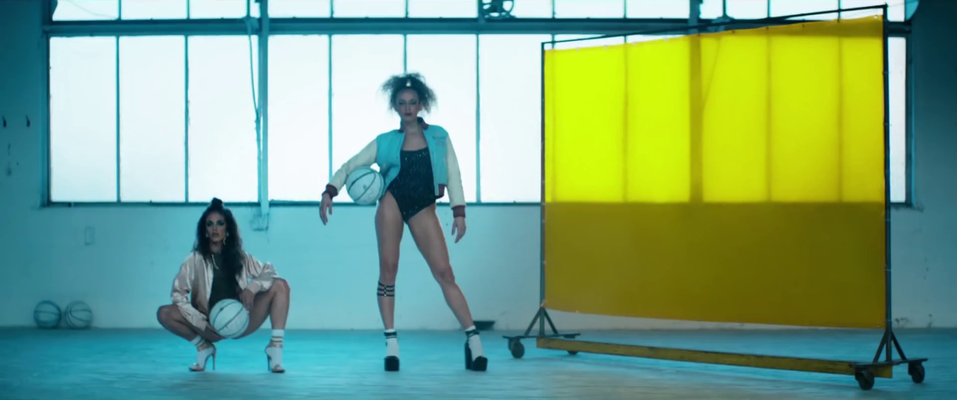 Side to Side (2016) —  shot,  lighting