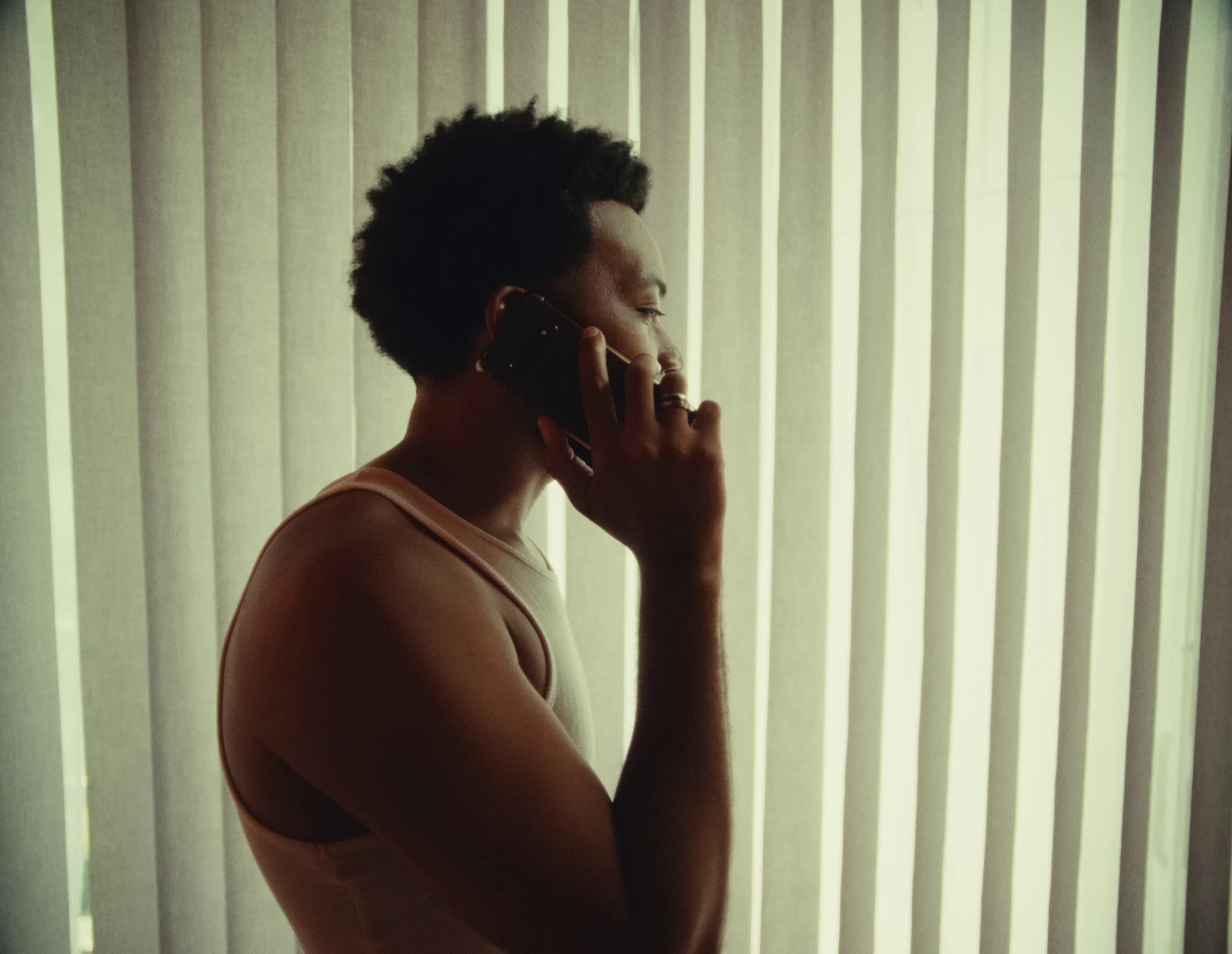 Je reste là (2023) —  shot,  lighting