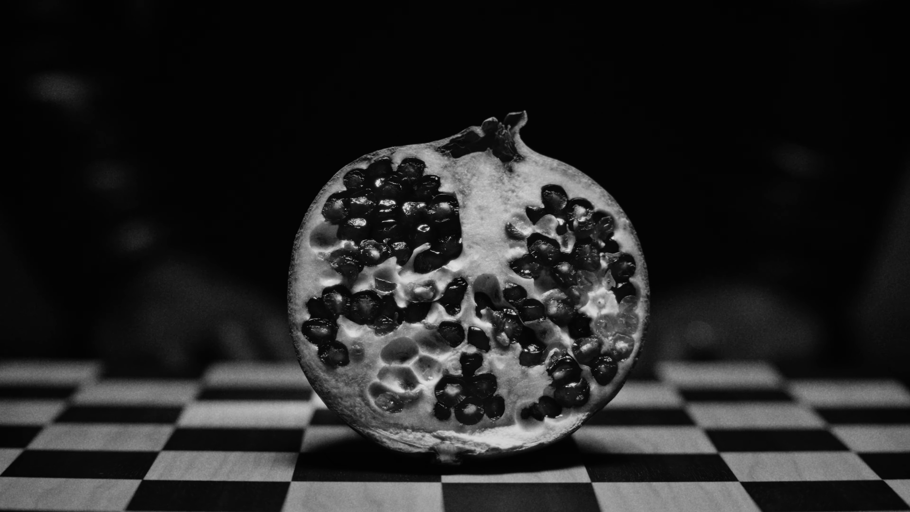 UNE GRENADE OU UN FRUIT ? (2025) —  shot,  lighting