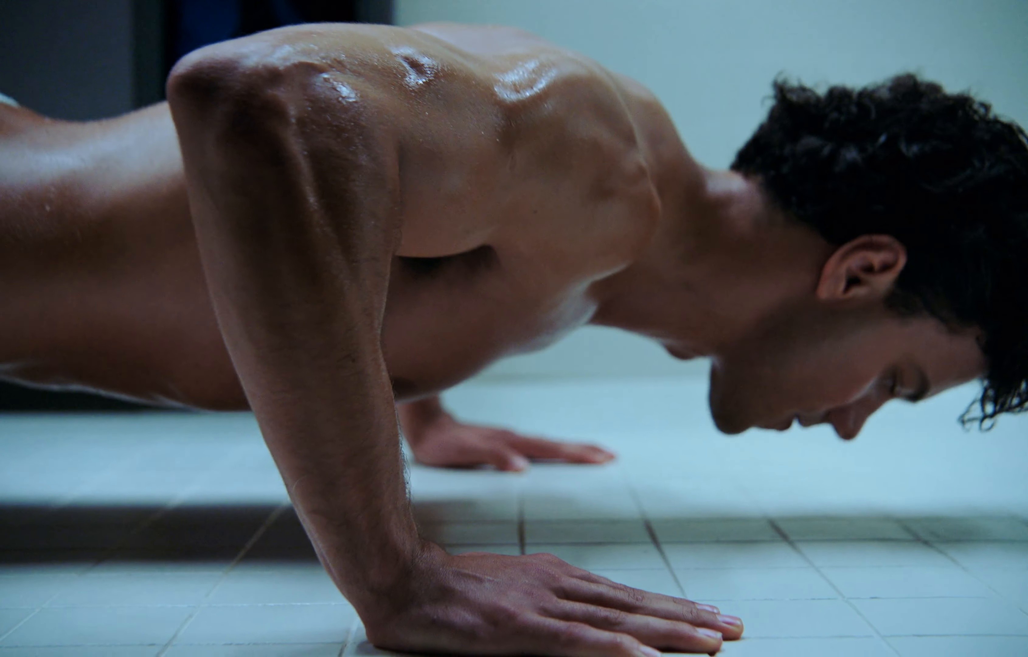 TODO HOMEM FAZ  (2025) —  shot,  lighting