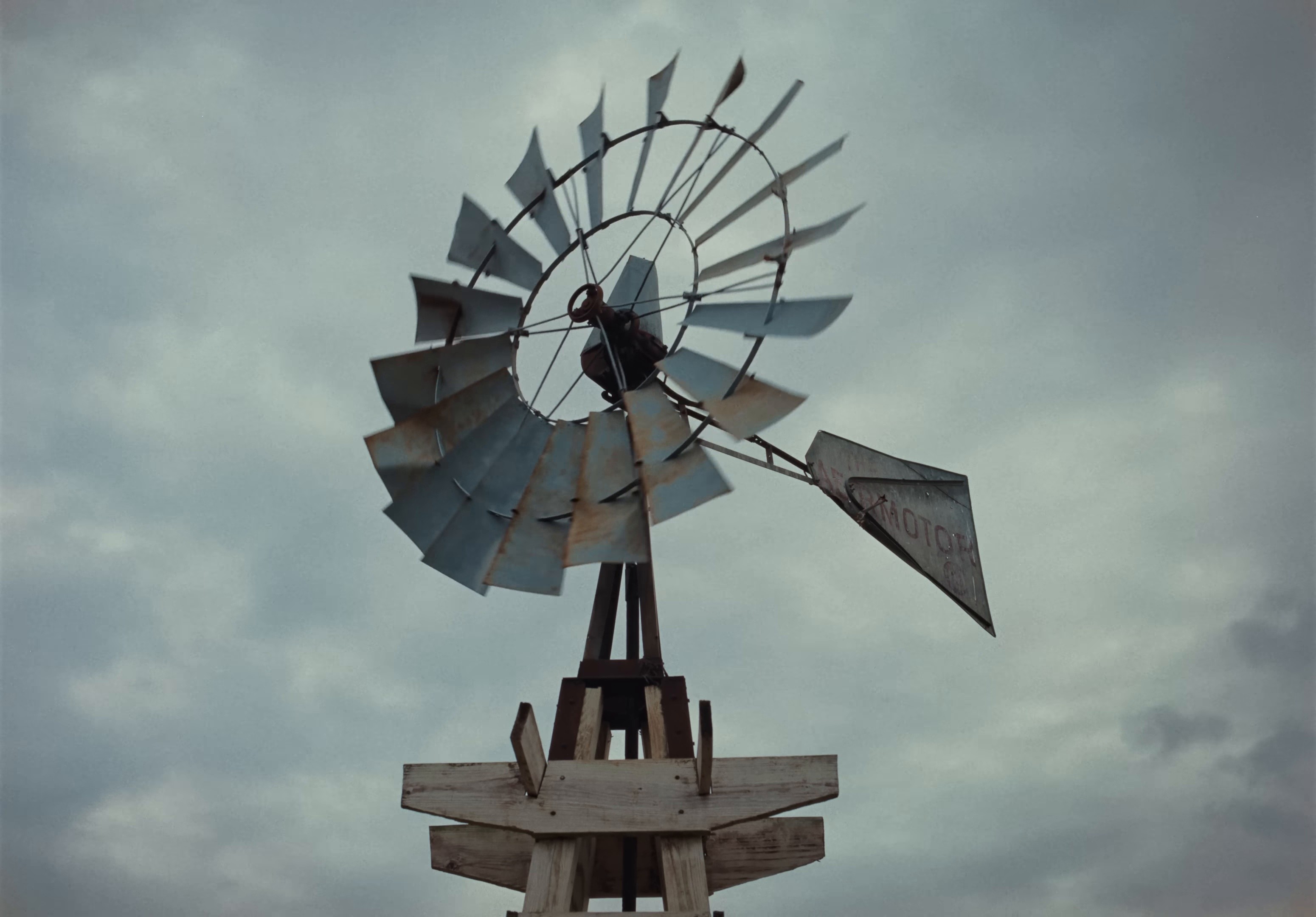 VENGA lo que VENGA (2025) —  shot,  lighting