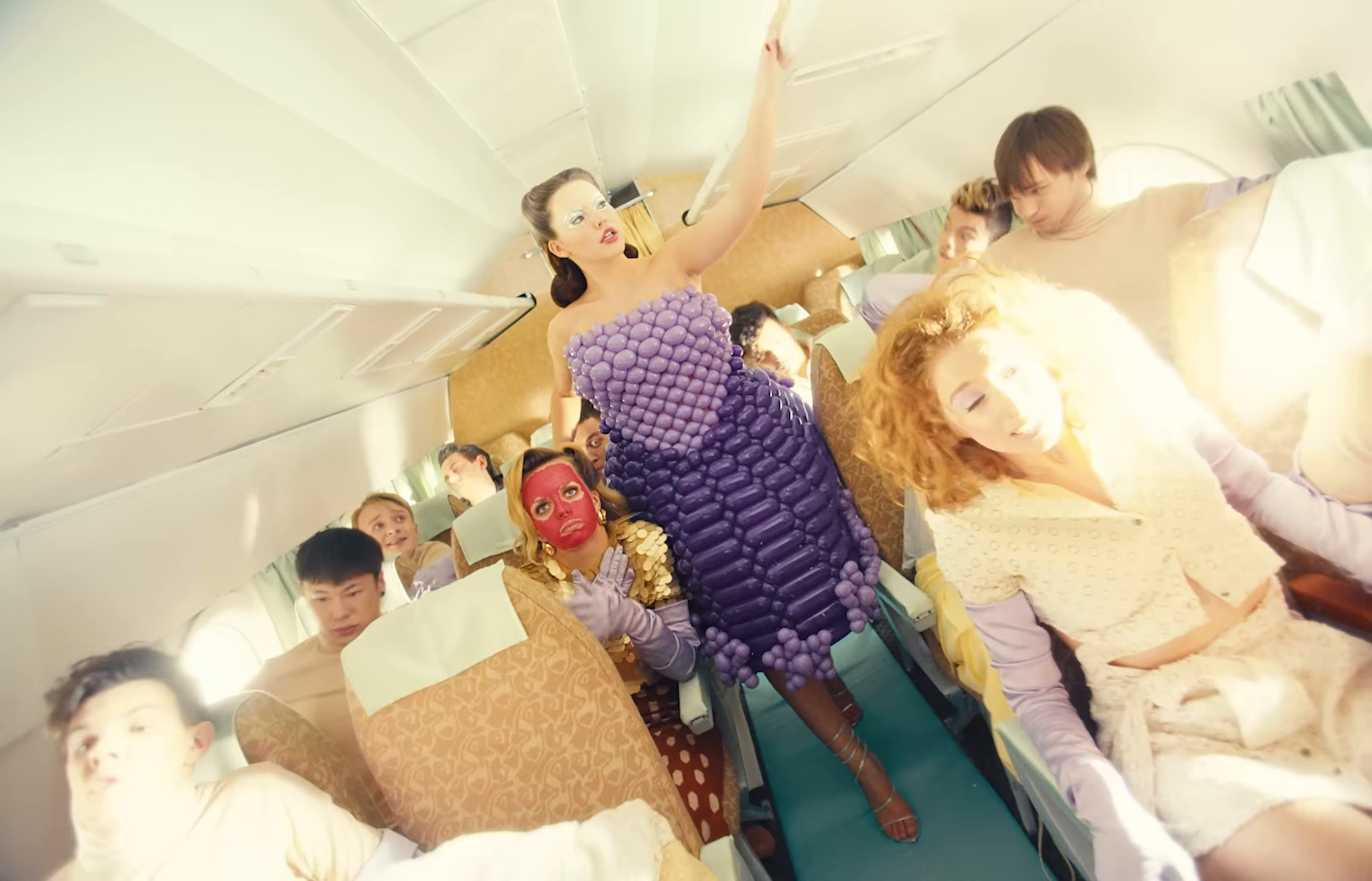 LOVE IT  (2019) —  shot,  lighting