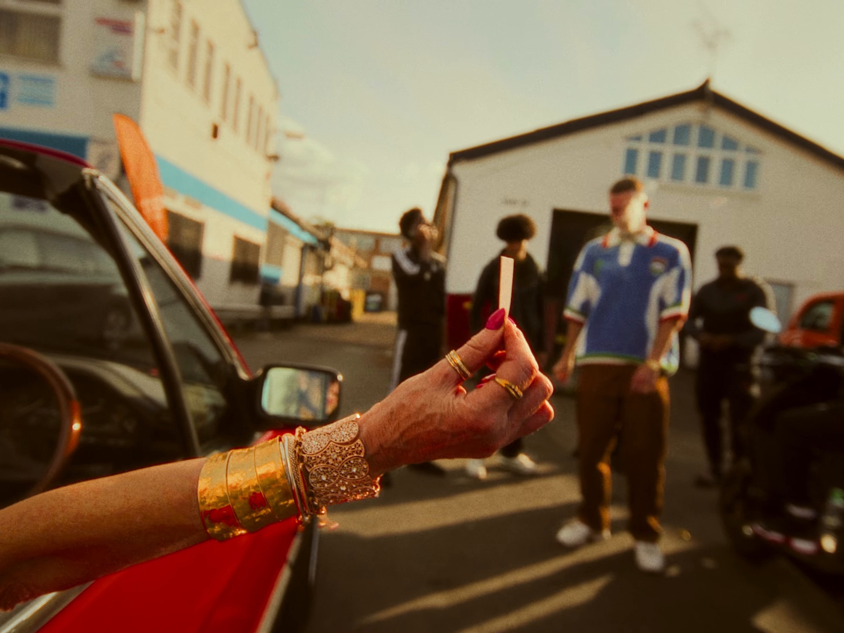 CASH LEGALE (2024) —  shot,  lighting