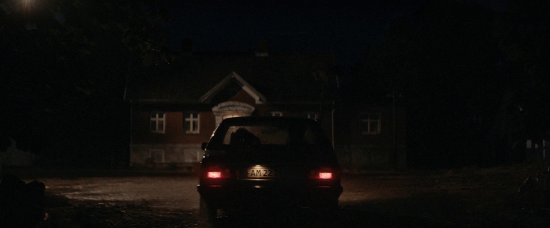 Men & Chicken (2015) —  shot,  lighting