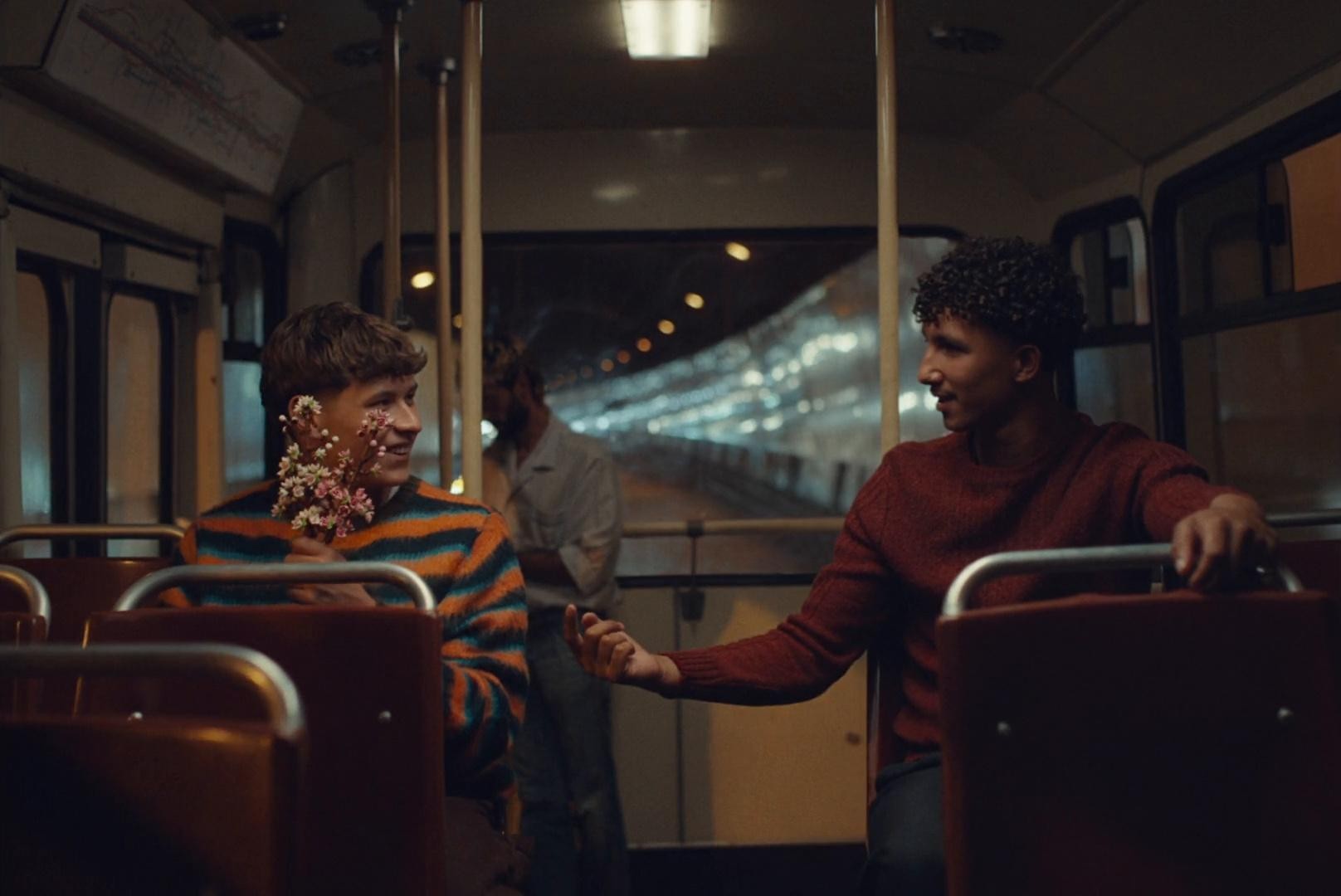 LEGO BOTANICALS: "Valentines Blooms For All" (2025) —  shot,  lighting