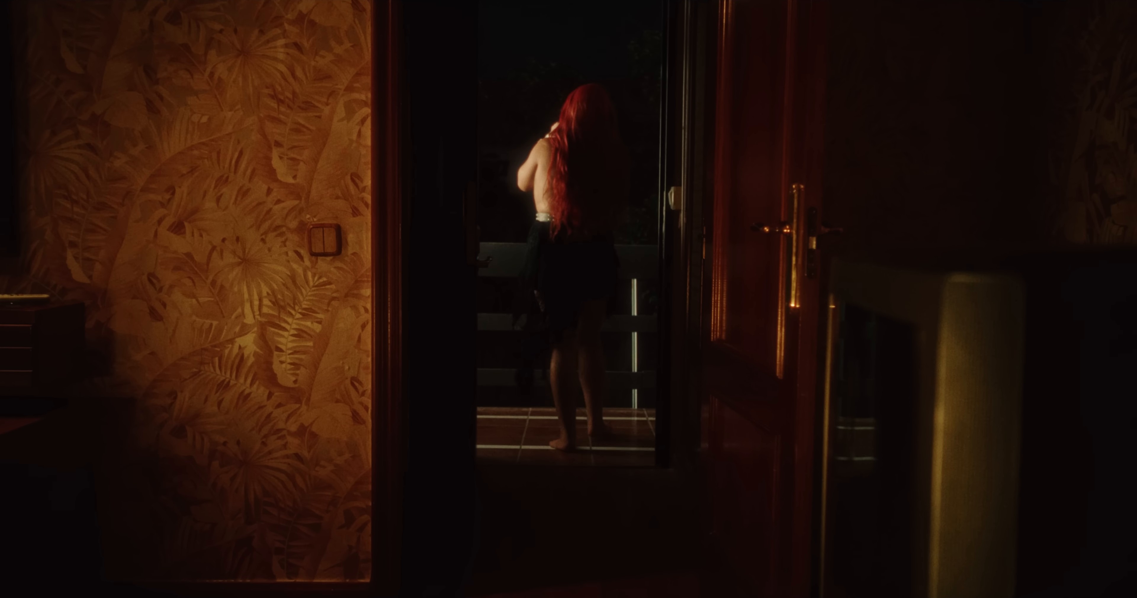 En Los Espejos (2024) —  shot,  lighting