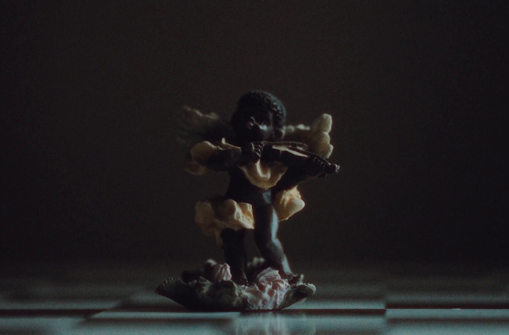 Algo Personal (2022) —  shot,  lighting