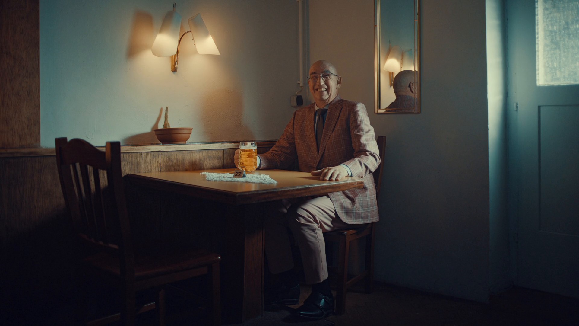 Telekom - No fiber, no football (2024) —  shot,  lighting