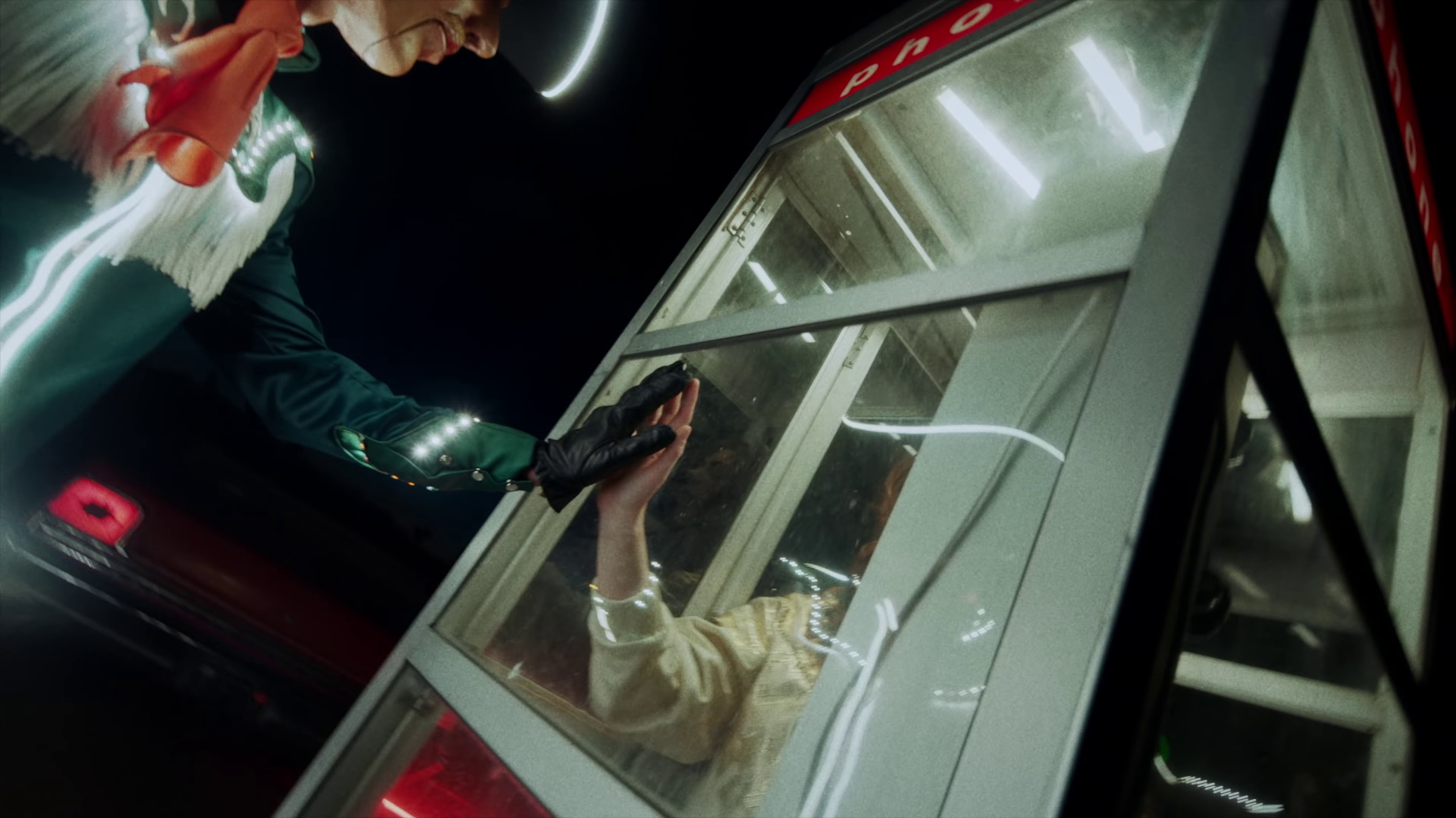 Tout savoir  (2022) —  shot,  lighting