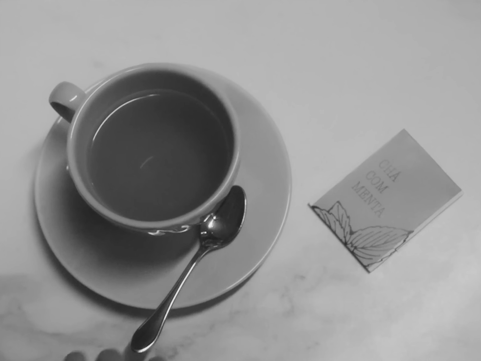 Menta com chá (2023) —  shot,  lighting