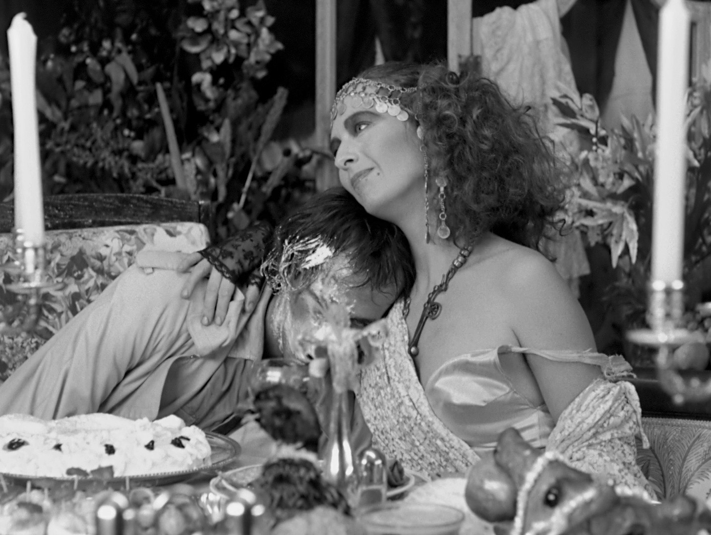 Singapore Sling (1990) —  shot,  lighting