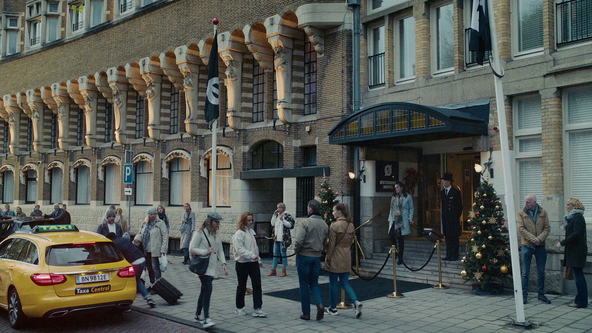 Sinterklaas Is Coming to Town (2022) —  shot,  lighting