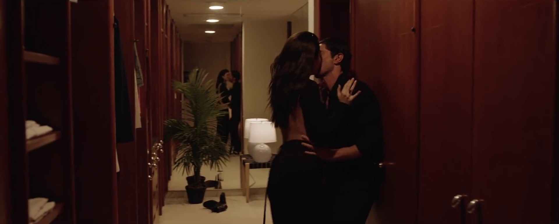 Magnets (2015) —  shot,  lighting