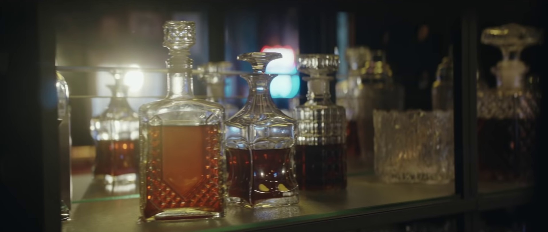 Waf  (2021) —  shot,  lighting