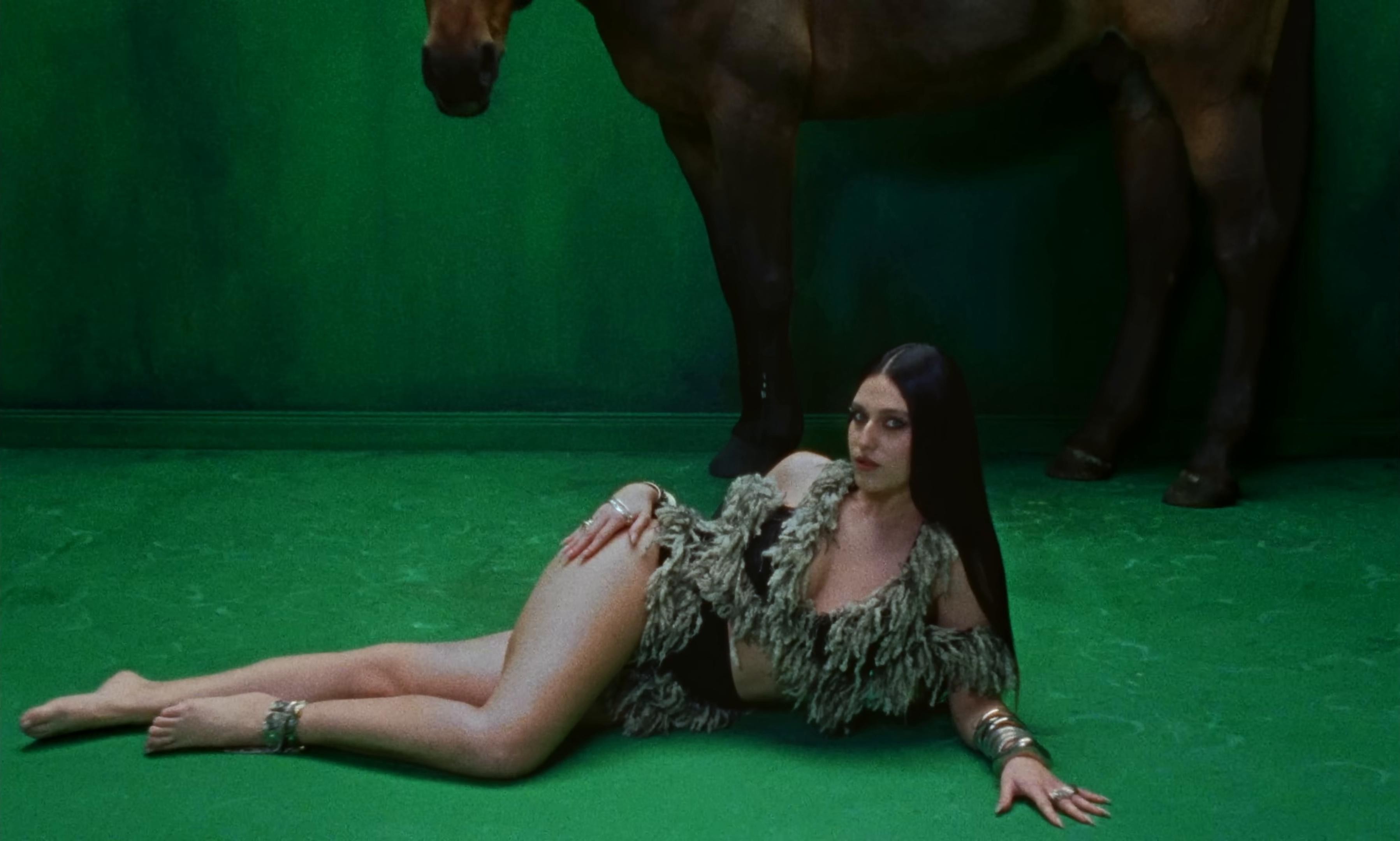 CHIAMO IO CHIAMI TU (2025) —  shot,  lighting