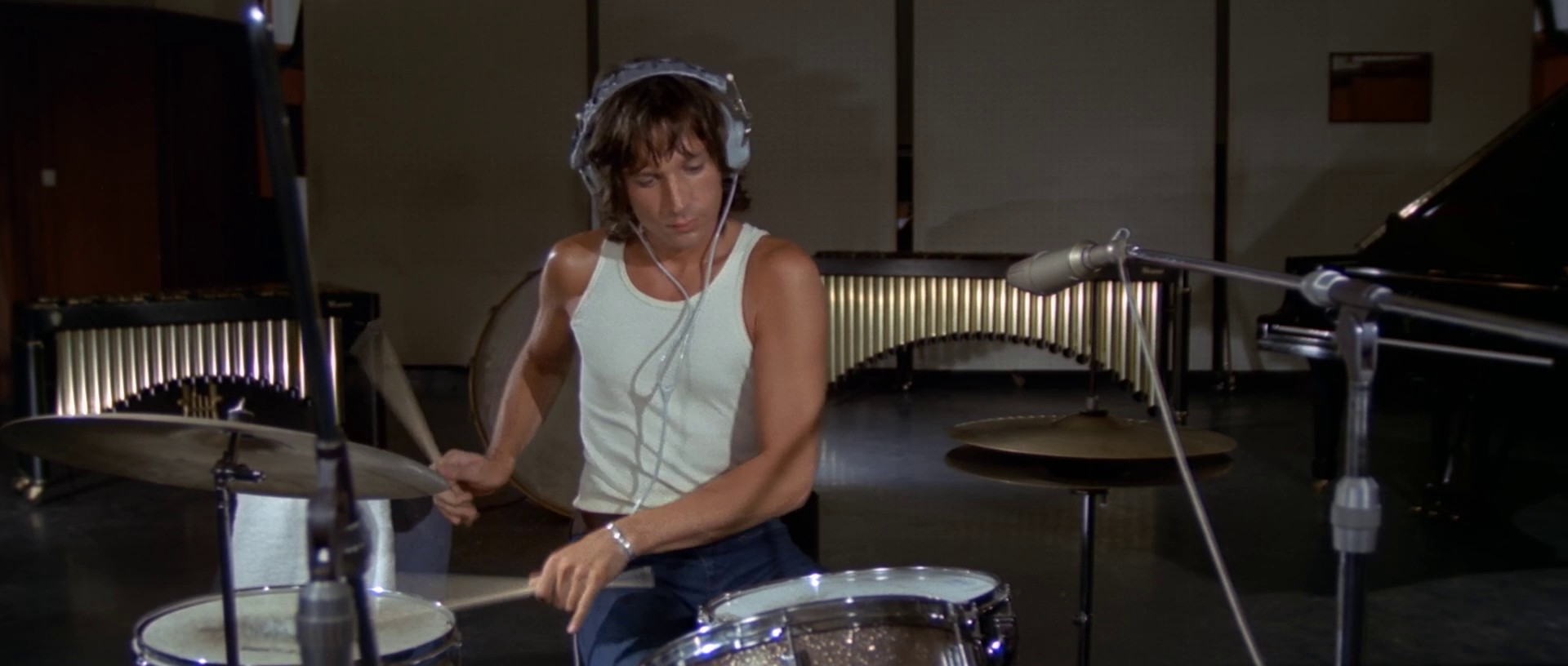 Four Flies on Grey Velvet (1971) —  shot,  lighting