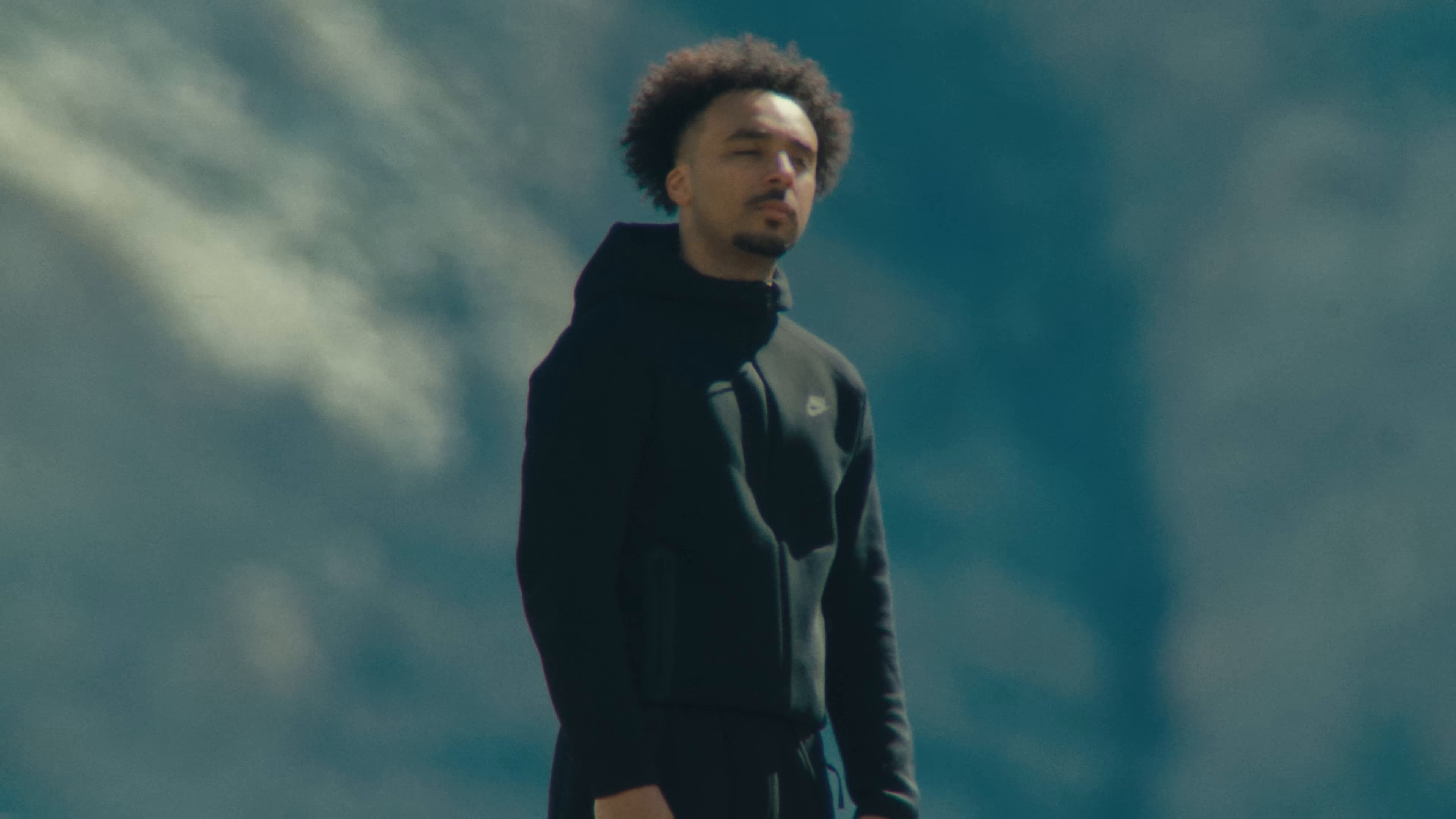 Merci la vie pour les douleurs (2024) —  shot,  lighting