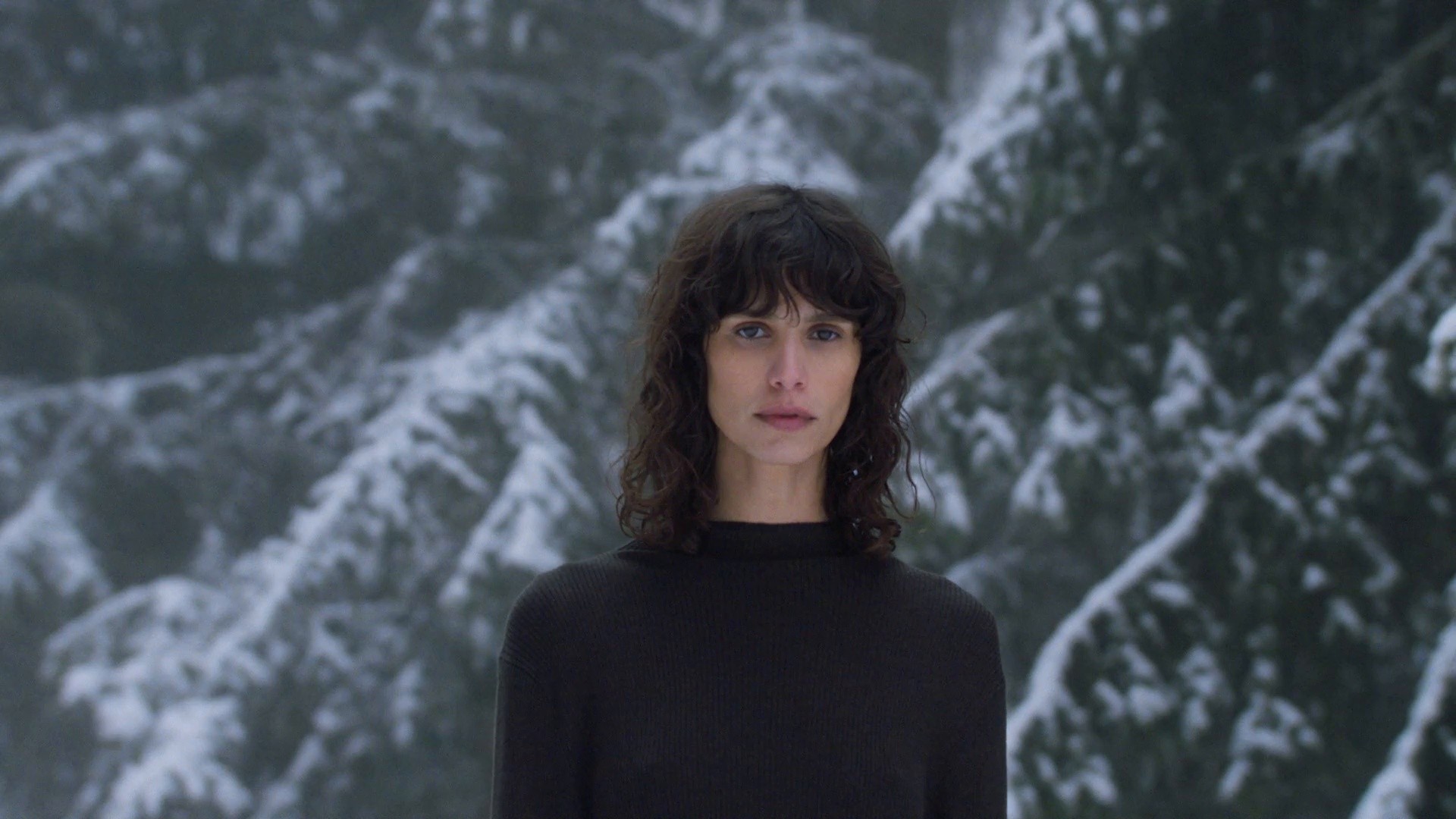 MASSIMO DUTTI - STINI ROEHRS (2025) —  shot,  lighting