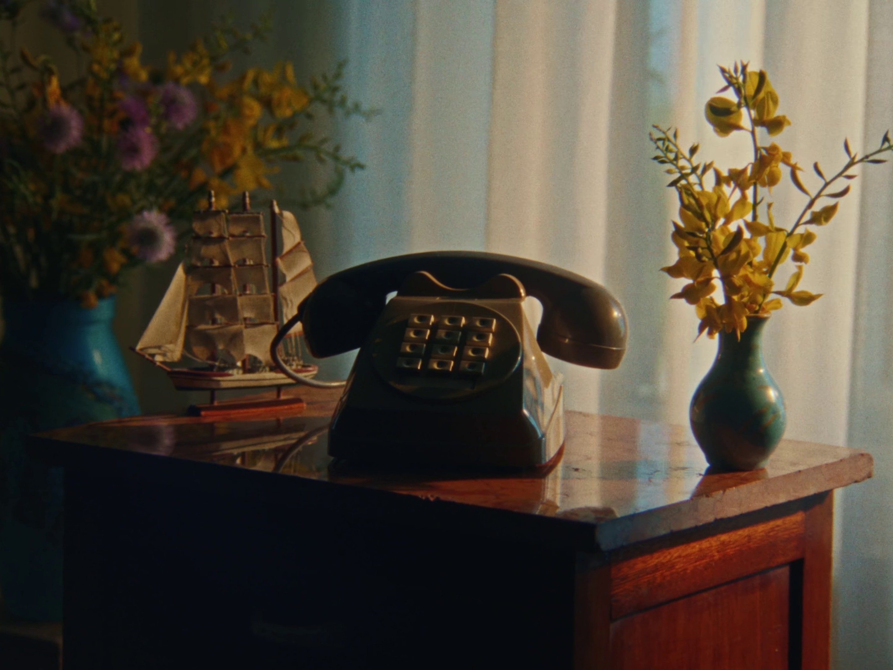 Piove in discoteca (2022) —  shot,  lighting