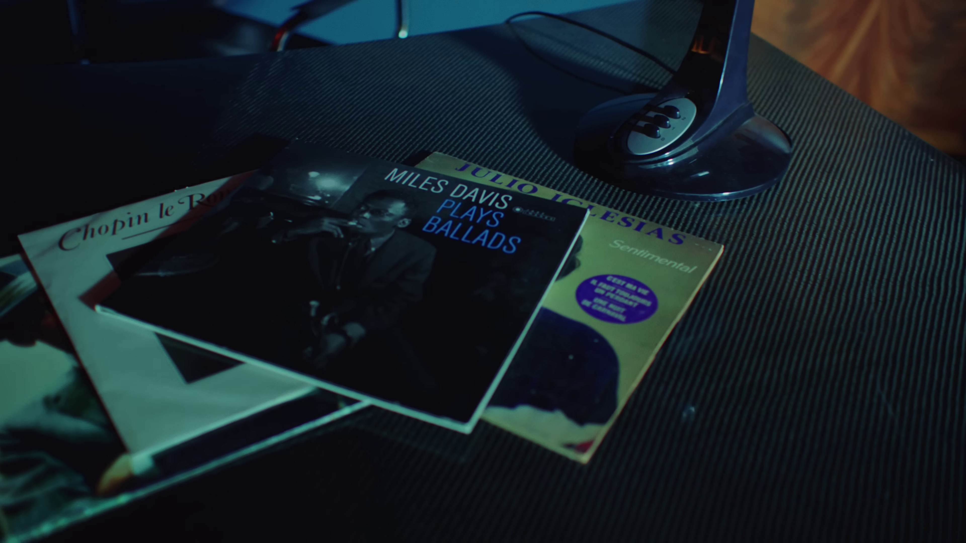 Imagine  (2022) —  shot,  lighting