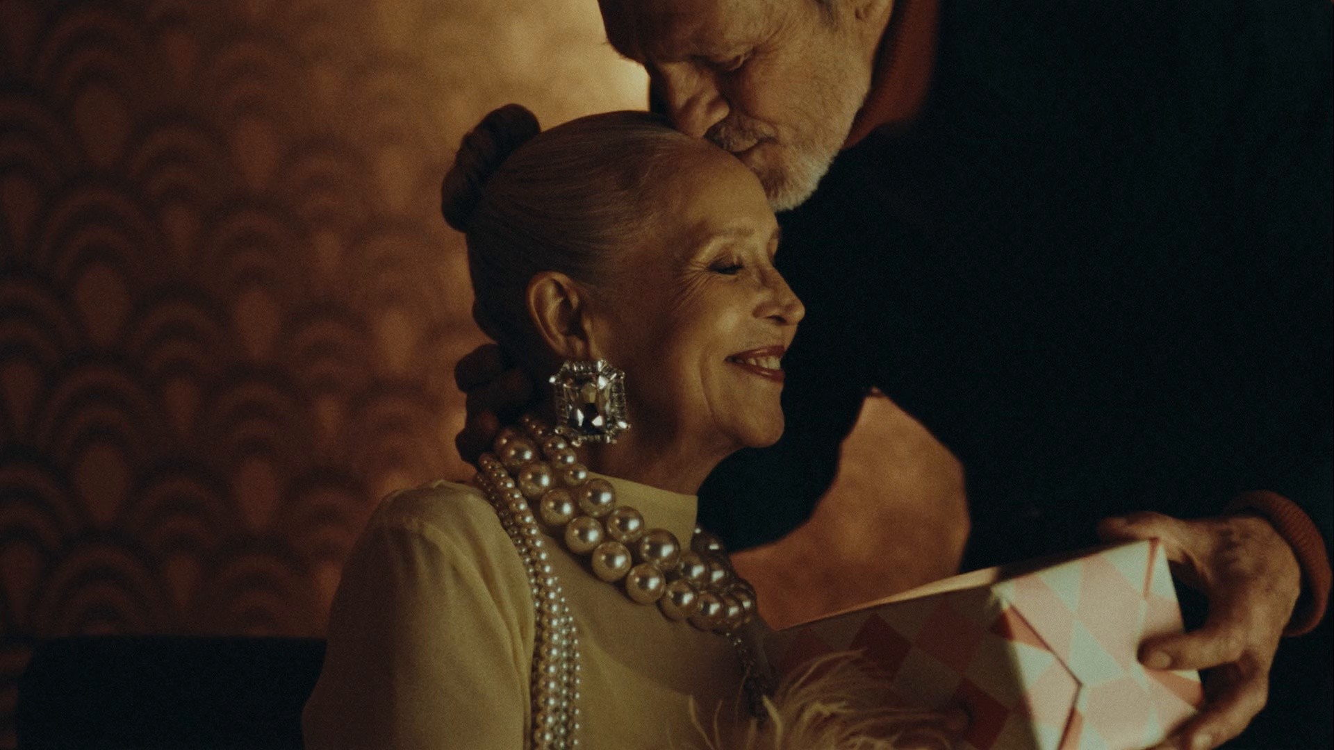 NY 2025 | Gold Apple (2024) —  shot,  lighting