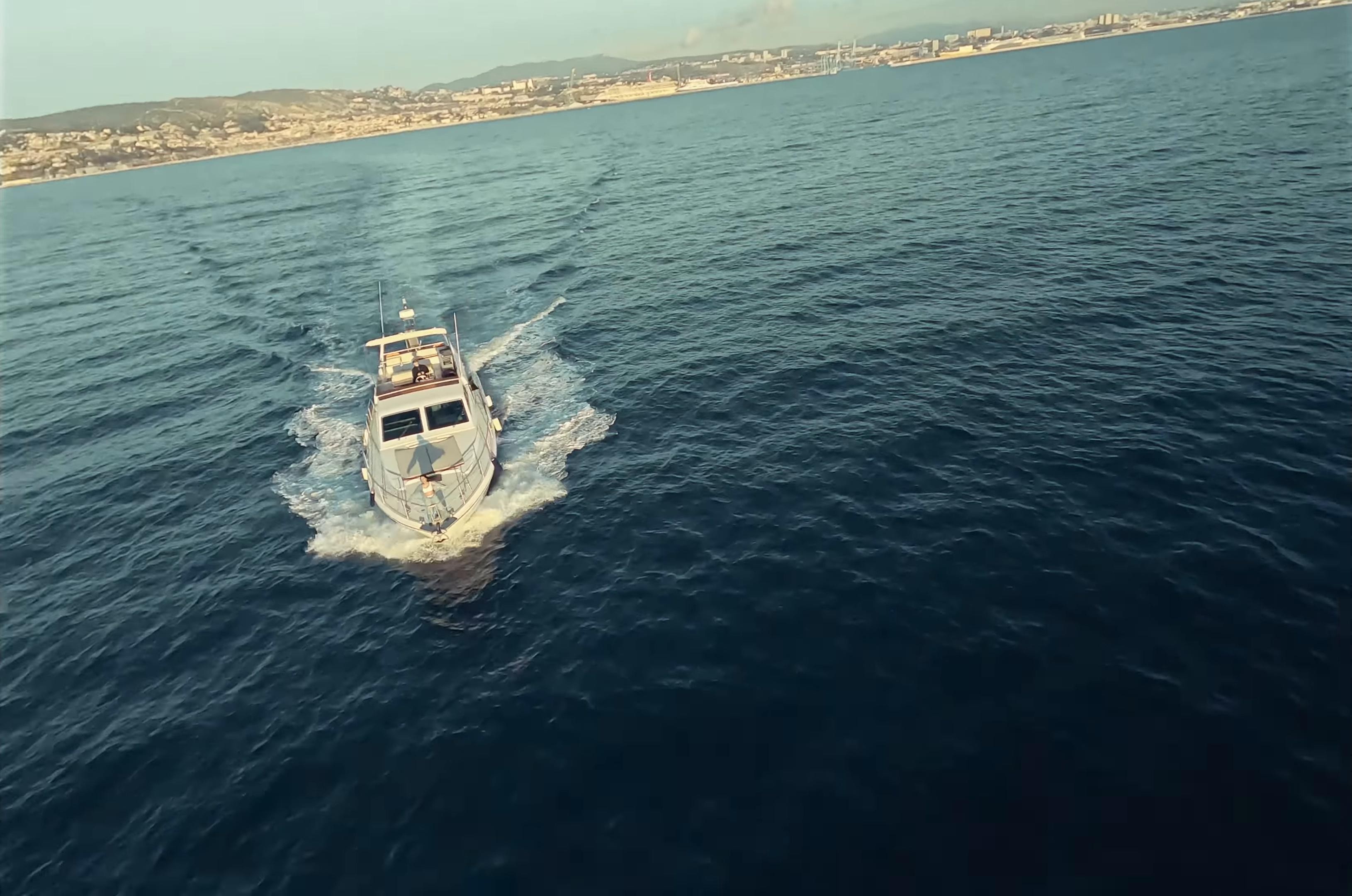 Aux Deux Fêlés (2025) —  shot,  lighting