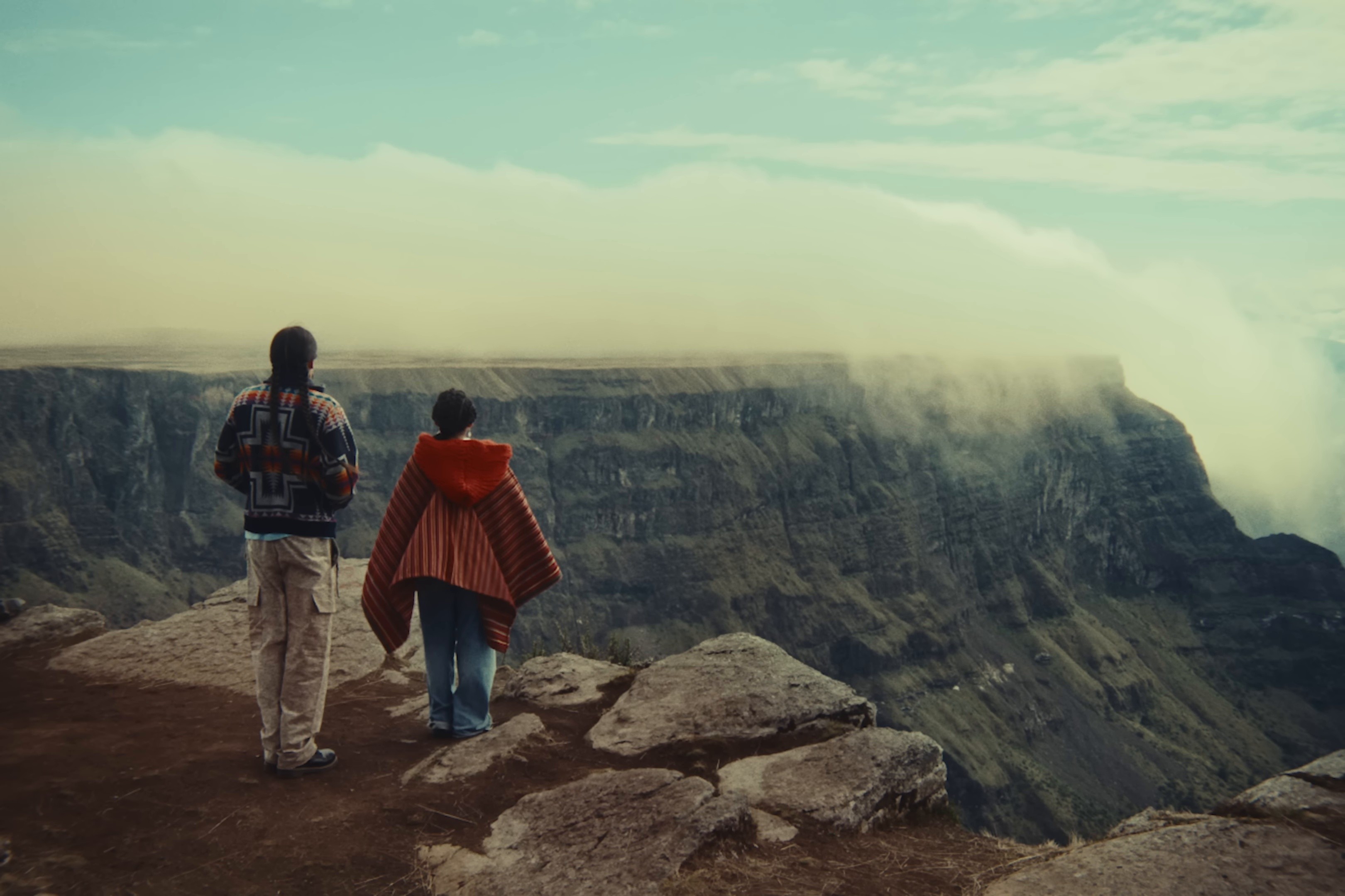 SÍGUEME (2025) —  shot,  lighting