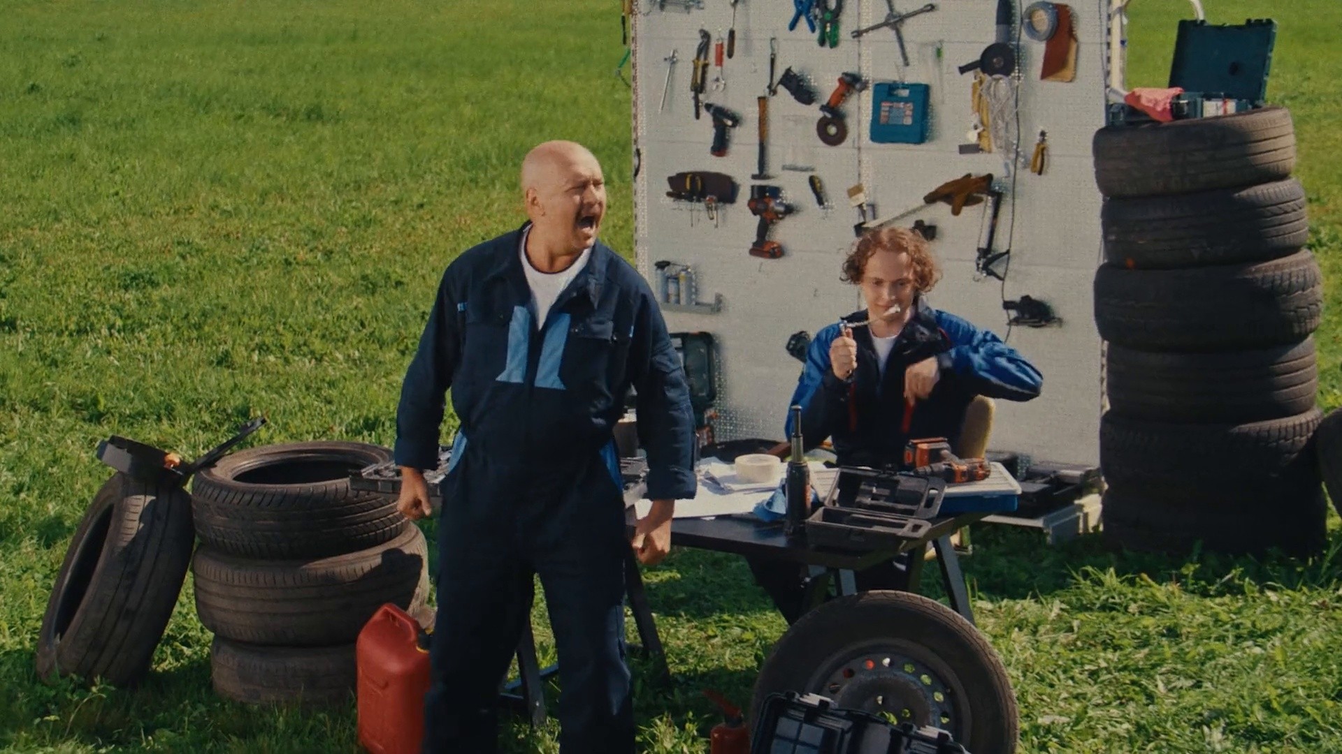 Avito - Работа. Рабочий (Х)ор. (2025) —  shot,  lighting