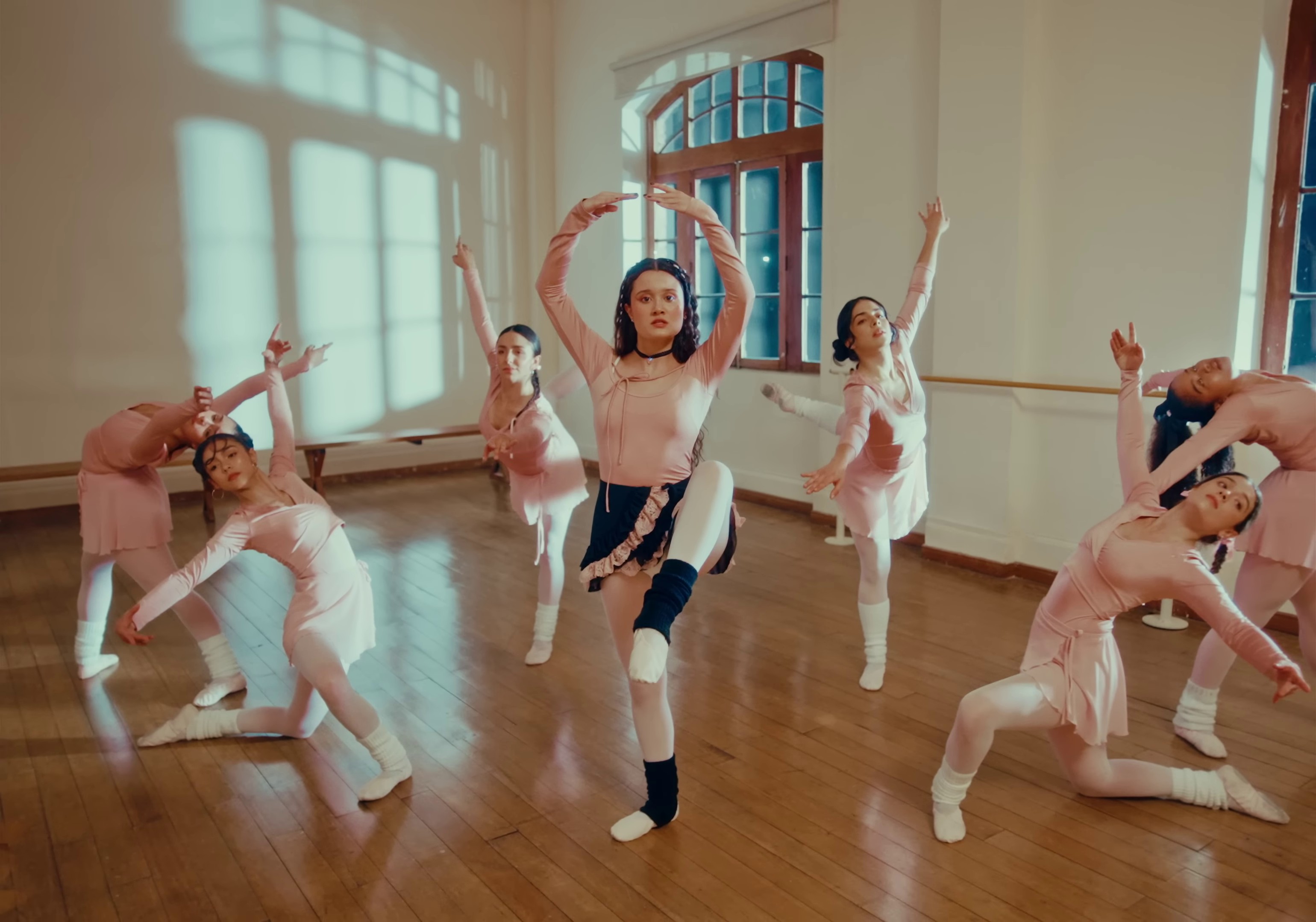 Quise Quererte (2023) —  shot,  lighting