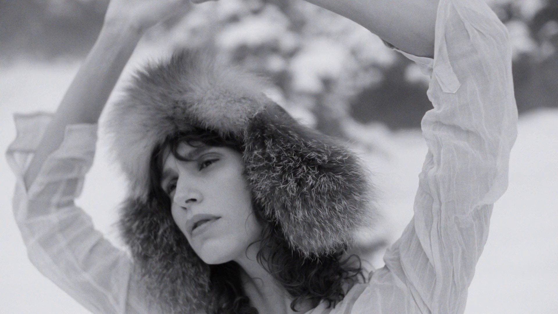 MASSIMO DUTTI - STINI ROEHRS (2025) —  shot,  lighting