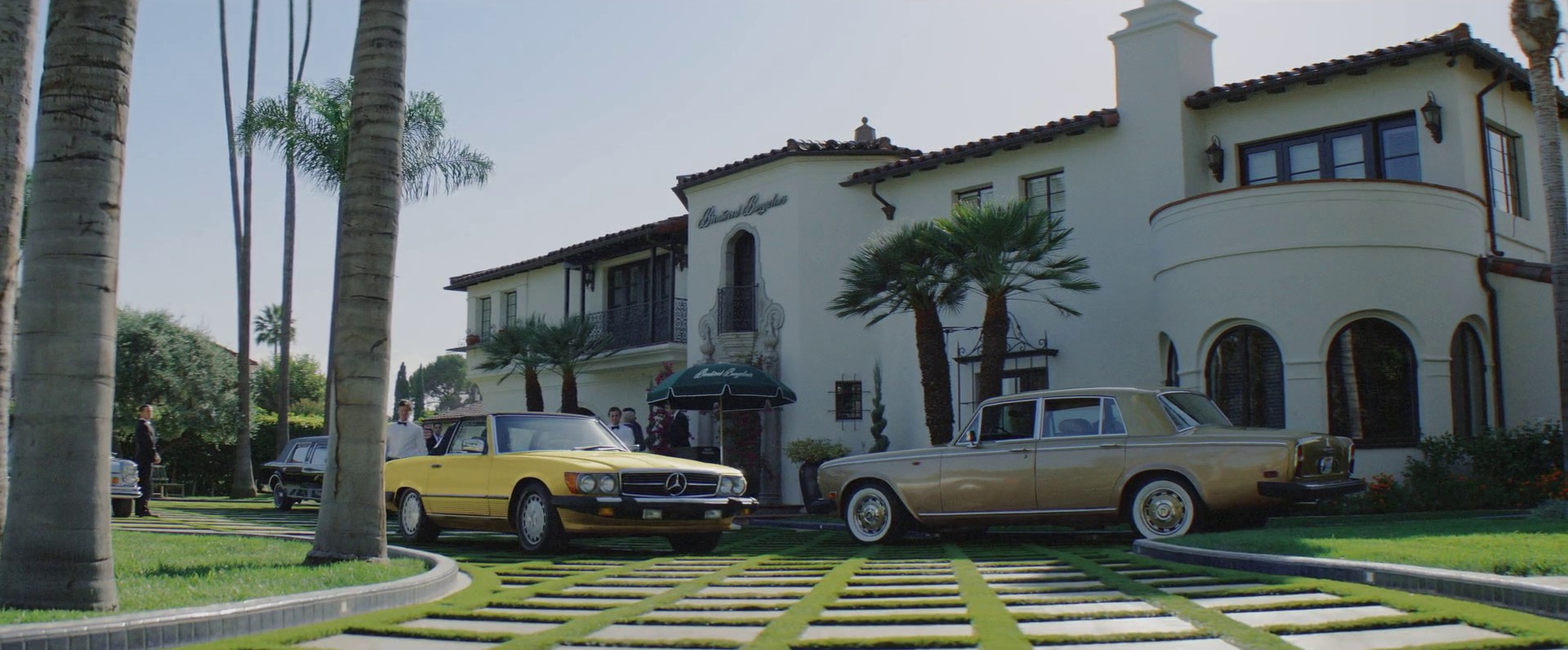 243 (2019) —  shot,  lighting