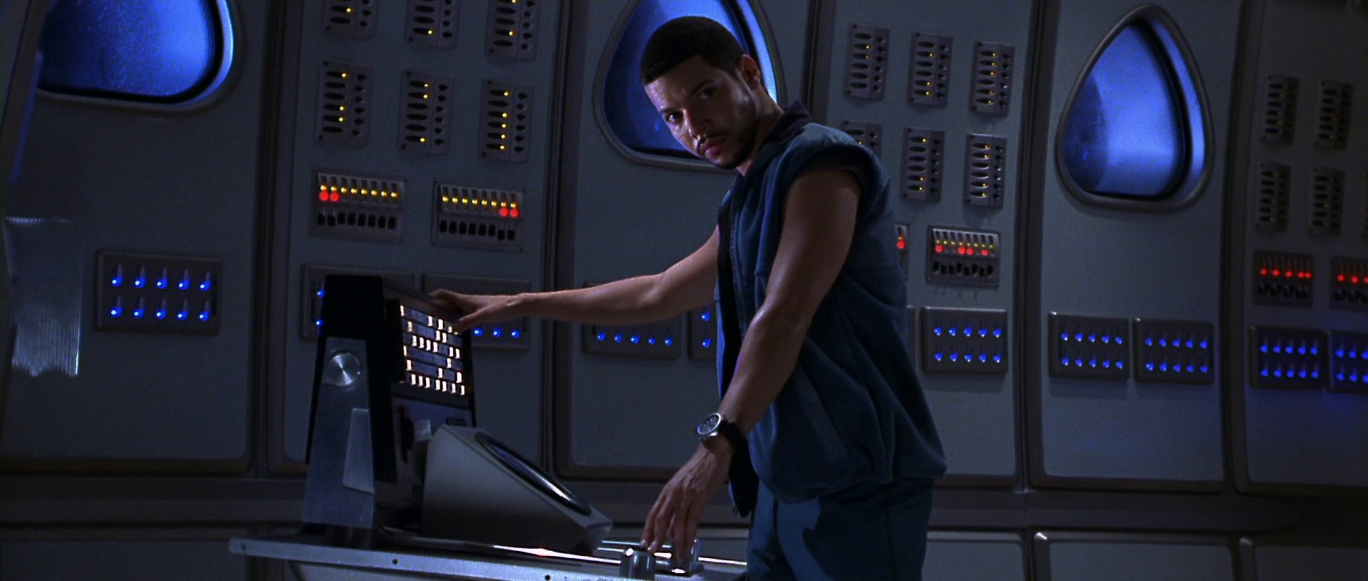 Supernova (2000) —  shot,  lighting