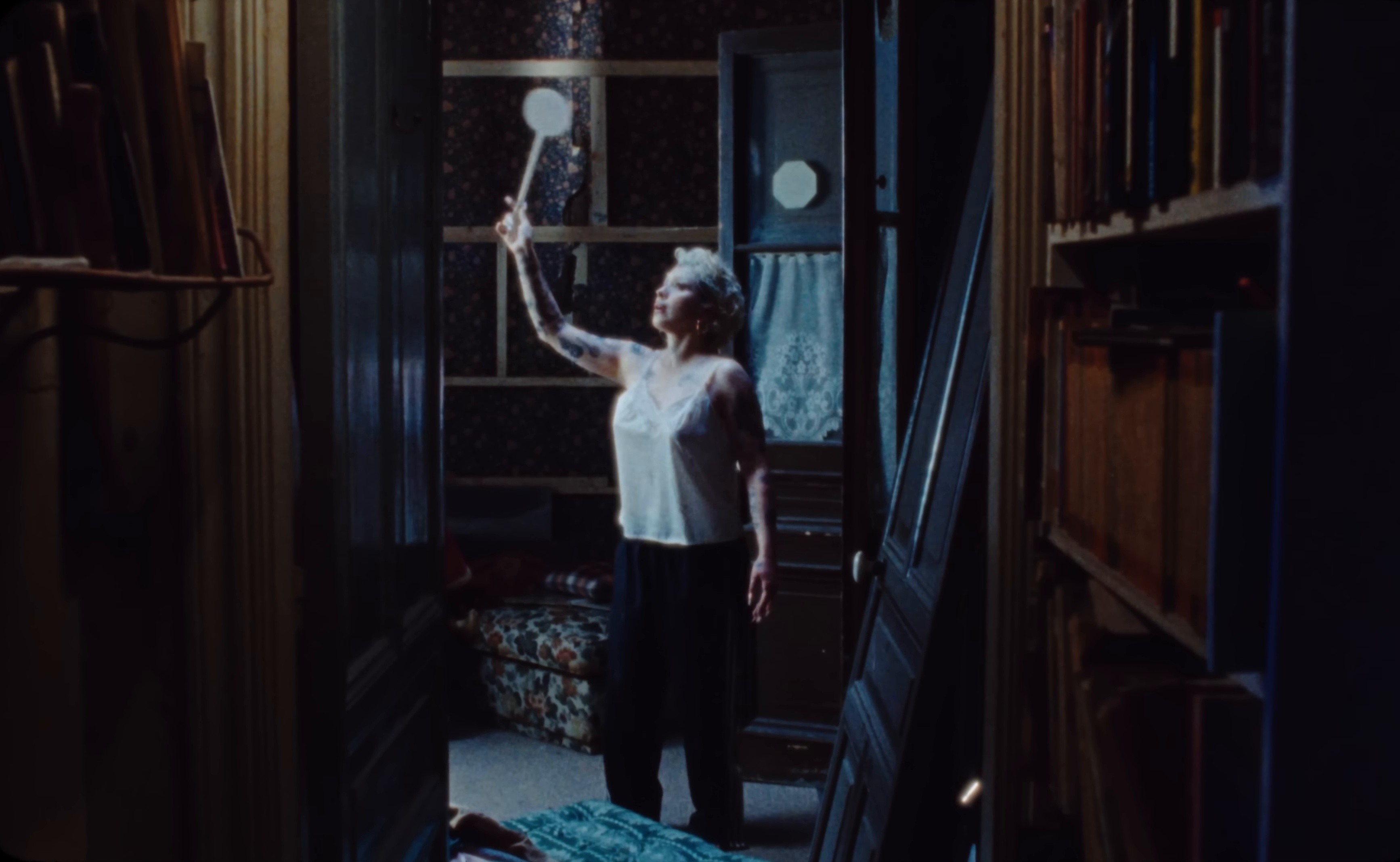 Otra Noche de Llorar (2025) —  shot,  lighting