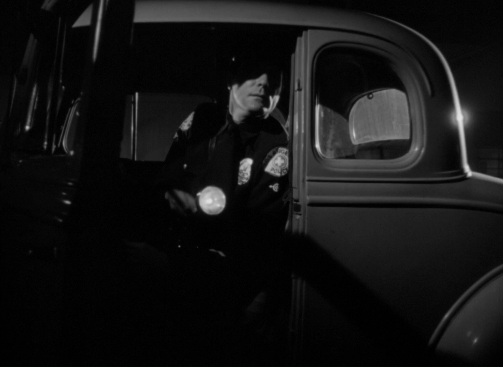 He Walked by Night (1948) —  shot,  lighting