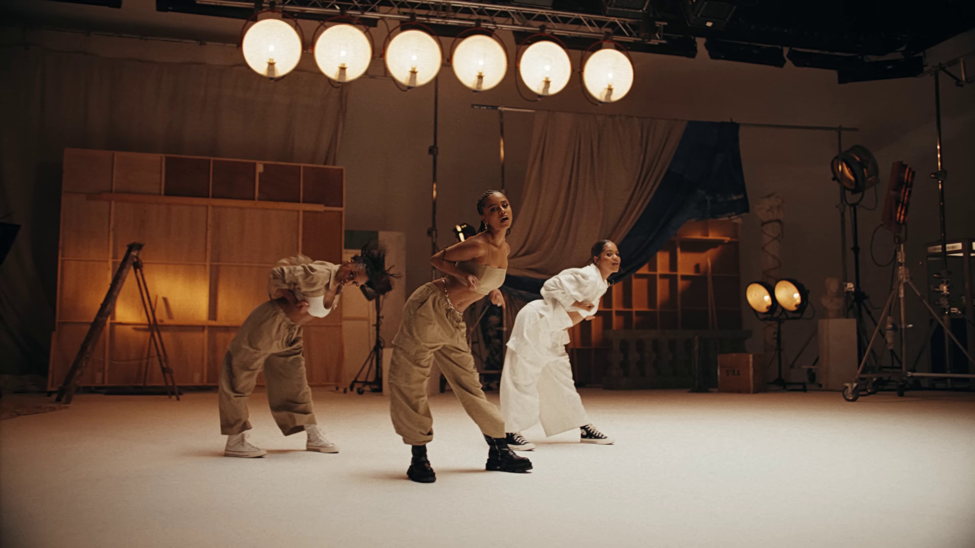 GAP x Jungle - Linen Moves Campaign (feat. Tyla) (2024) —  shot,  lighting