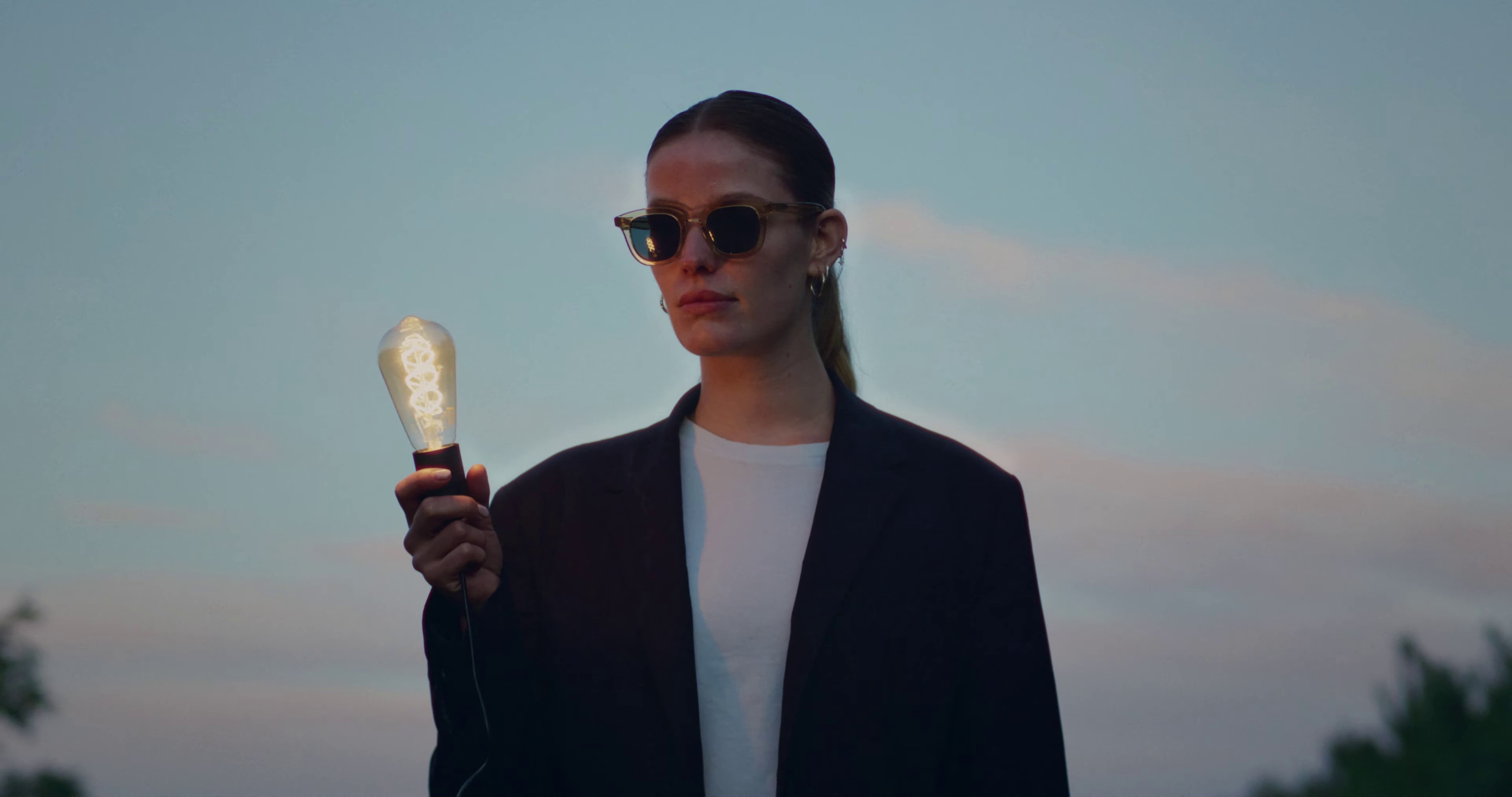 Violet drive (2022) —  shot,  lighting