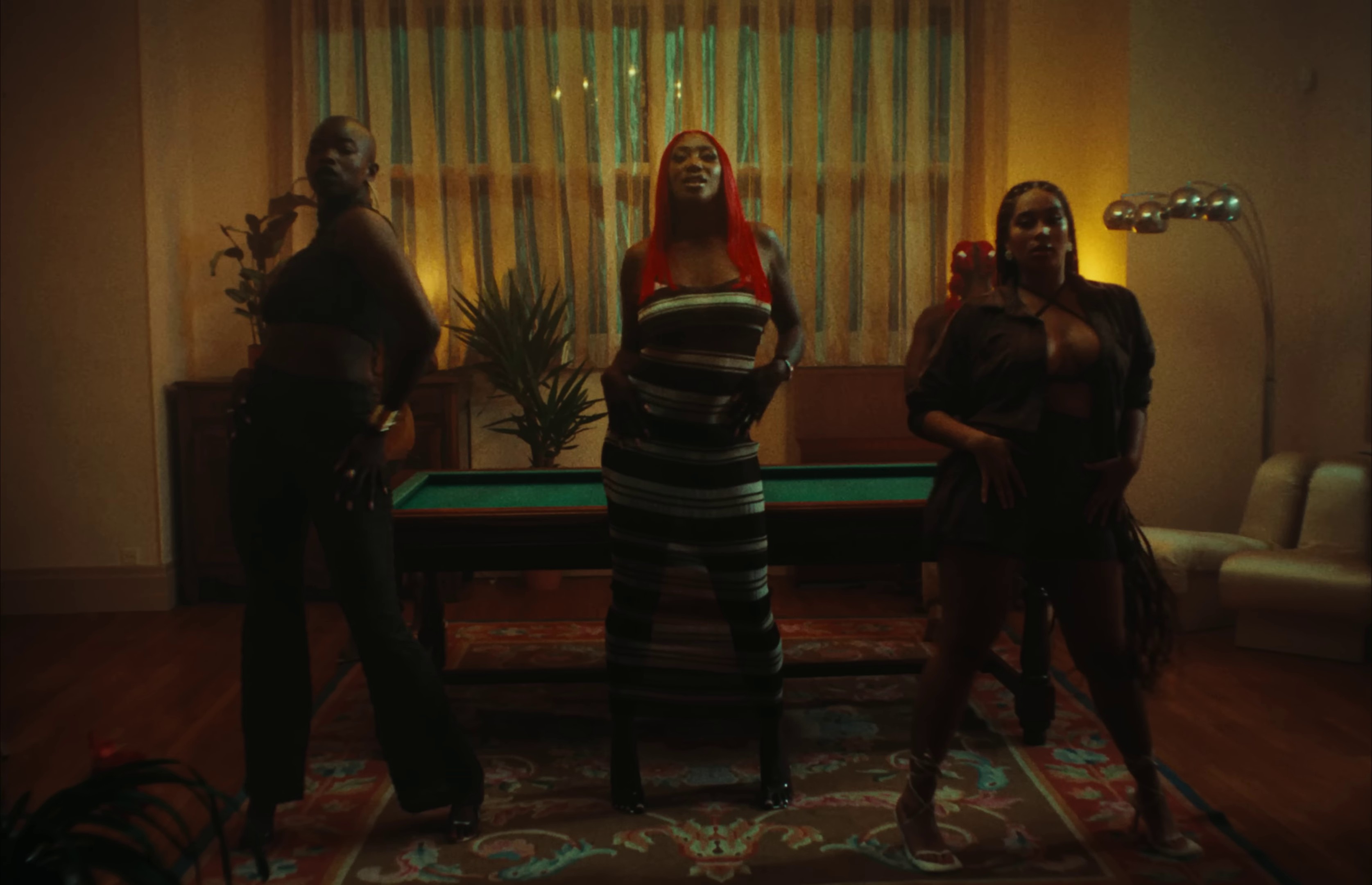 SMS  (2022) —  shot,  lighting