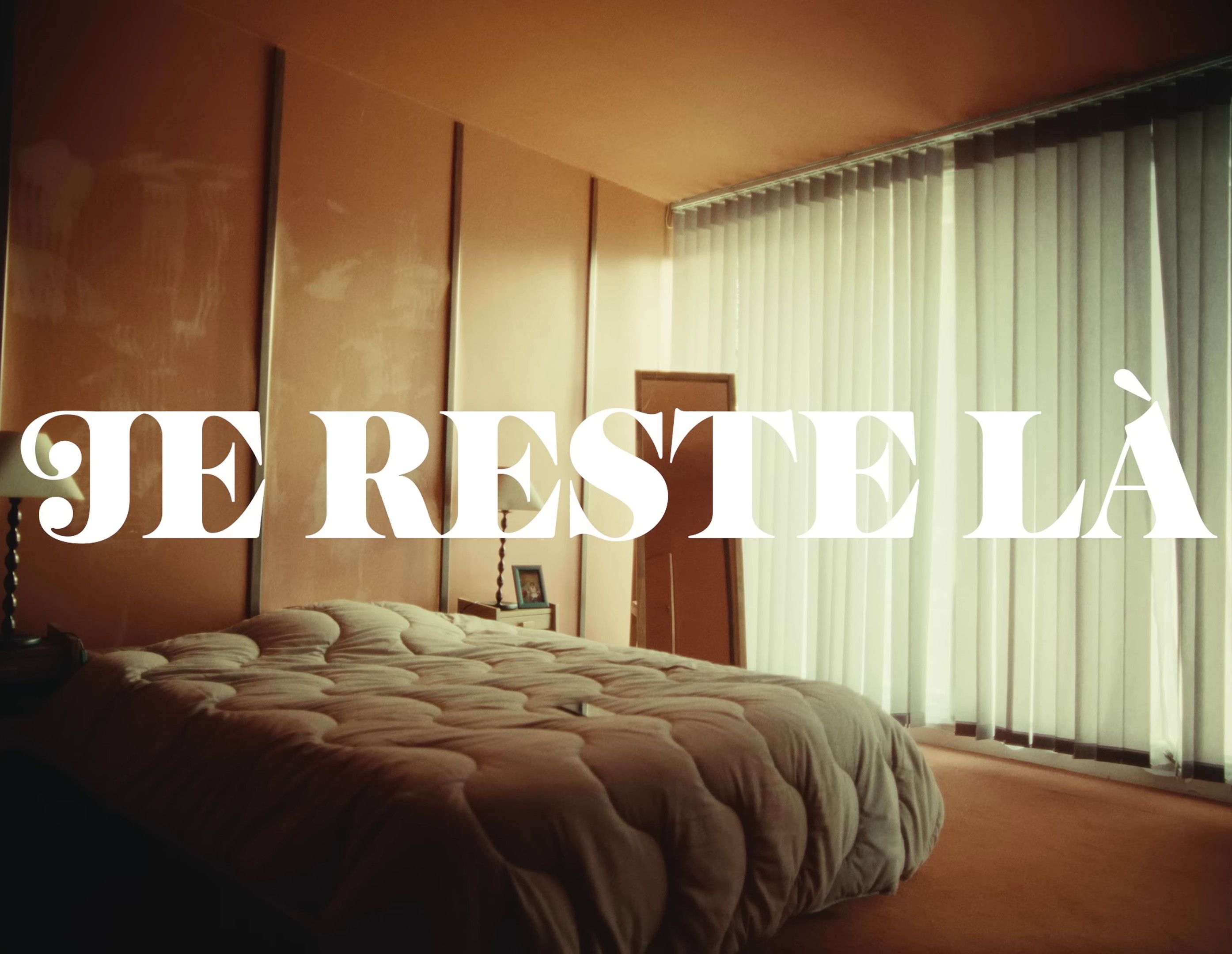 Je reste là (2023) —  shot,  lighting