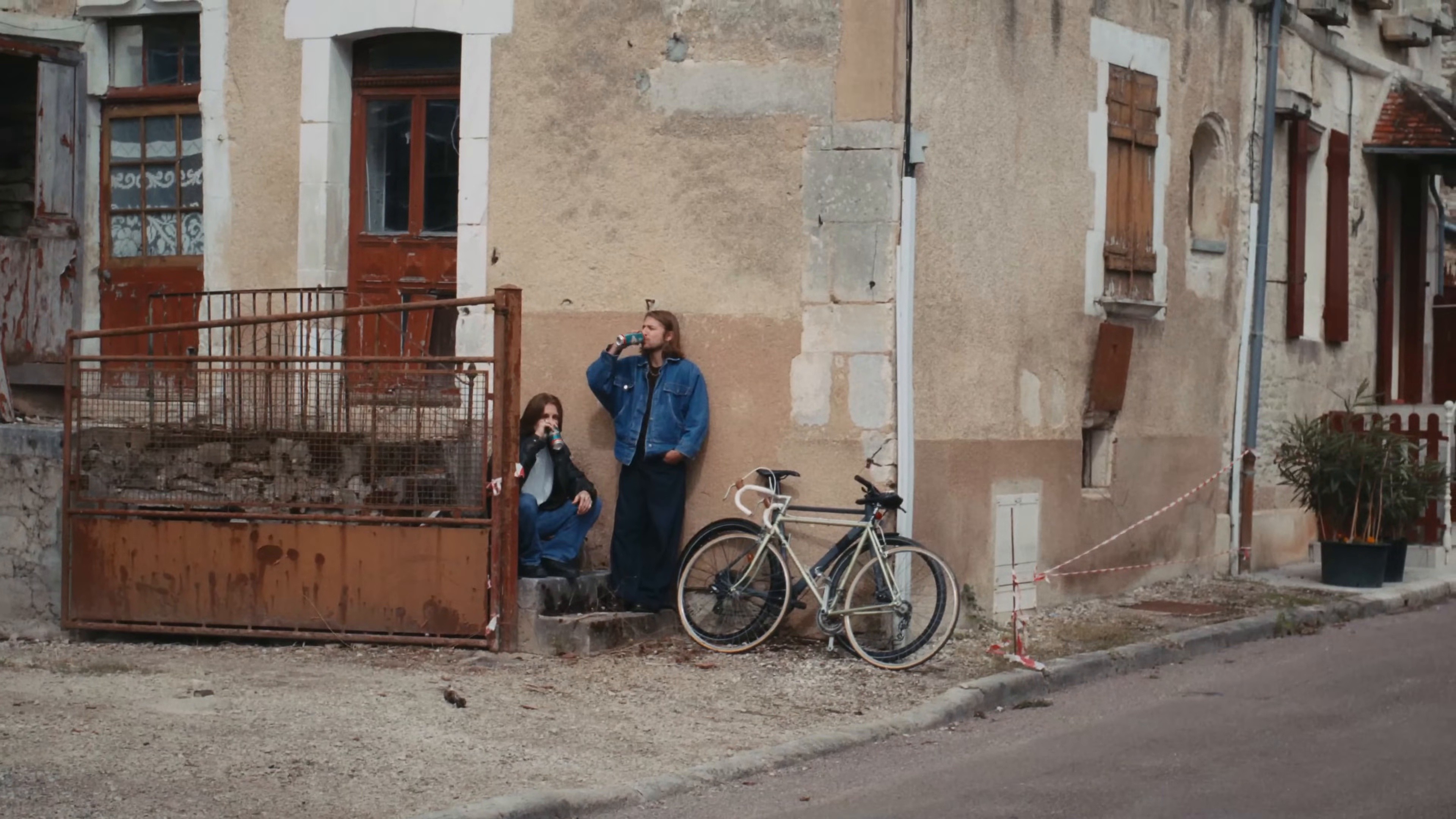 Cette chanson sur laquelle tu danses (2025) —  shot,  lighting