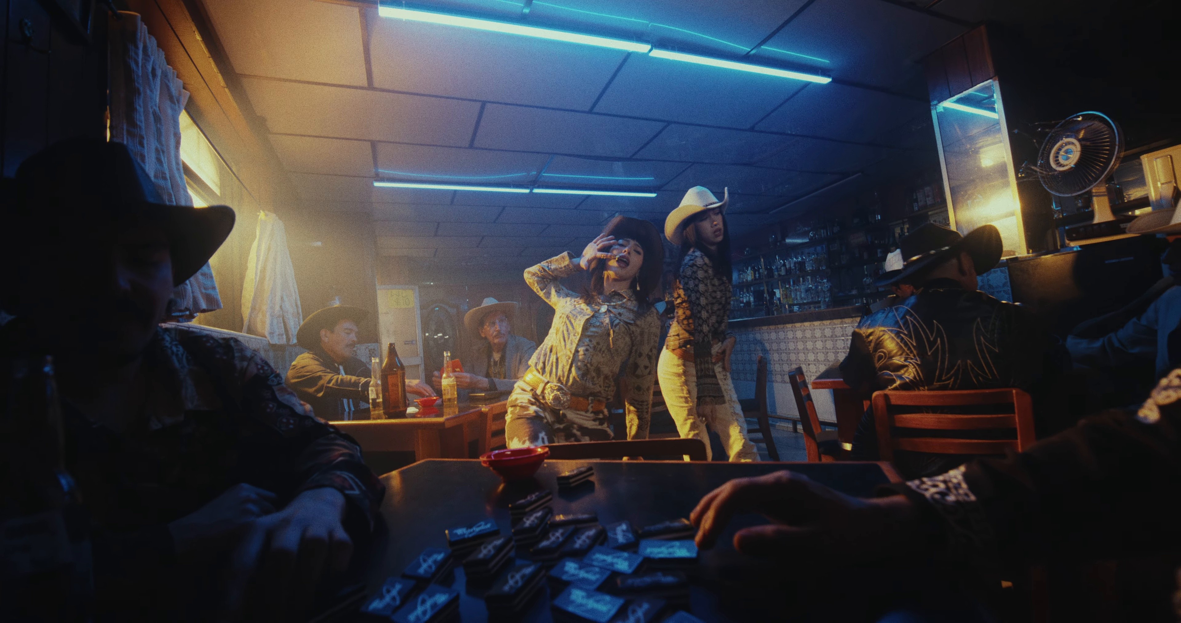 VAQUERITAS (2025) —  shot,  lighting